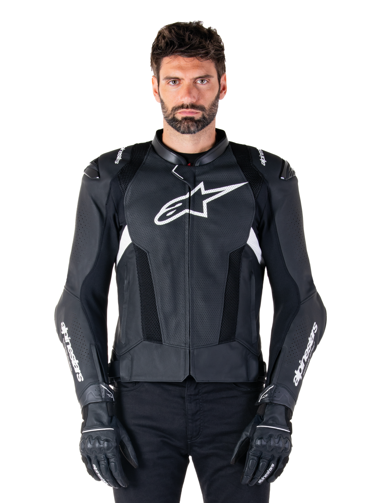 Alpinestars Missile V3 Airflow Lederjacke, Schwarz und Weiß, Motorrad-Rennjacke mit perforierten Leder-Belüftungseinsätzen, großes weißes Stern-Logo auf der Brust, getragen mit passenden Handschuhen, sportliches Schutzdesign