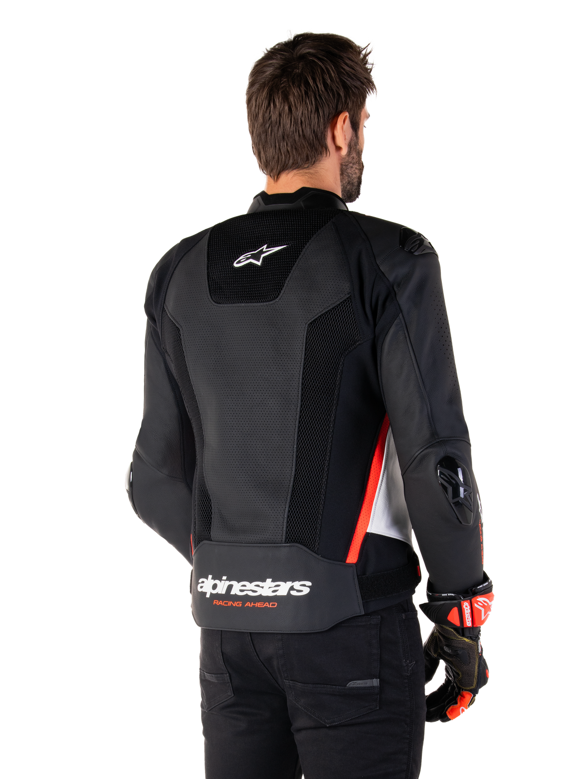 Alpinestars Missile V3 Airflow Lederjacke, Rückansicht, Schwarz, Weiß und Fluo-Rot, mit umfangreichen Perforationen zur Kühlung, externen DFS-Slidern an Schultern und Ellbogen, Alpinestars-Branding am unteren Rücken.