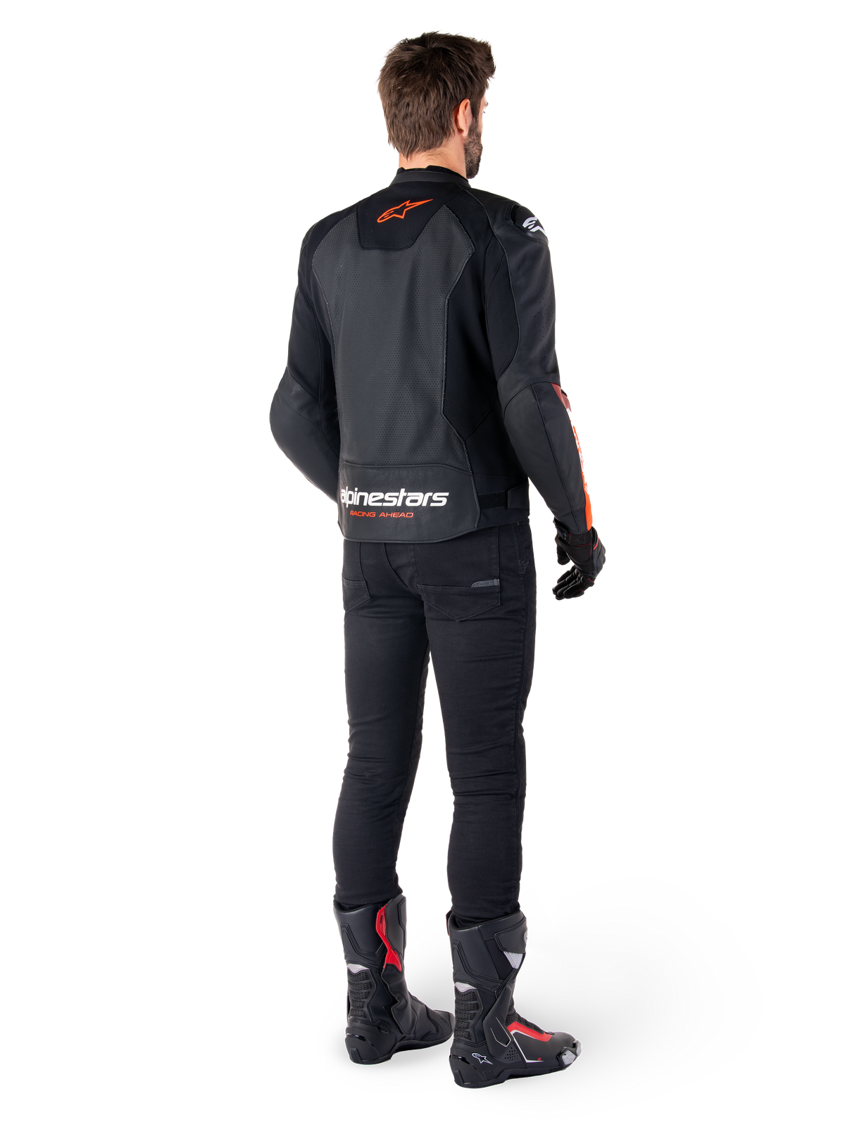 Alpinestars Faster V3 Airflow Lederjacke, Schwarz und Fluo-Rot, Rückansicht an einem Fahrer, mit perforierten Ledereinsätzen und markantem Branding, getragen mit schwarzer Hose und Motorradstiefeln, sportliche Motorradausrüstung.