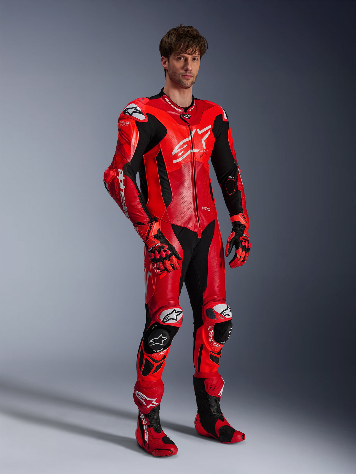 Alpinestars GP Plus V4 Sprint Lederkombi, 1-teiliger Herren-Rennanzug, Rot und Weiß, Tech-Air® Ready, perforiertes Leder.