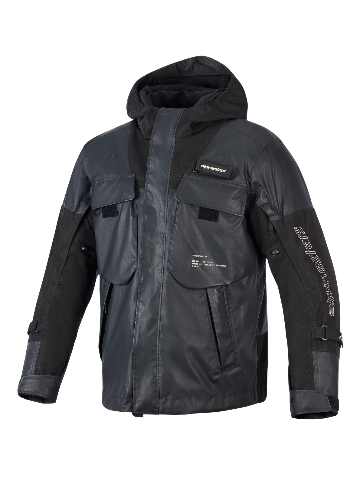 Alpinestars Mospher Waterproof Jacke, schwarzer Motorrad-Parka, taktisches Utility-Design mit mehreren großen Taschen, Ripstop-Textilkonstruktion, integrierte Kapuze, weißes Alpinestars-Branding am Ärmel und auf der Brust