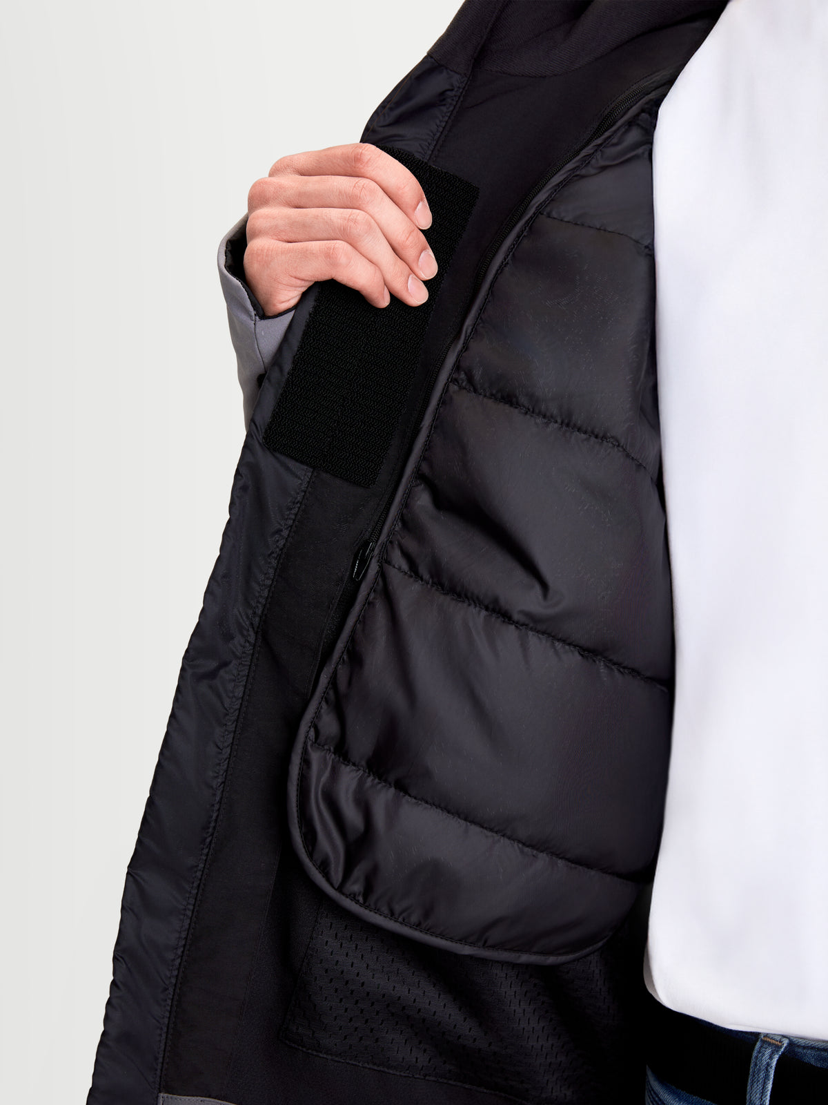 Alpinestars Therma Tech Wp Jk motorjas voor heren, zwart en donkergrijs, detailopname van de binnenkant met thermische voering en waterdichte constructie