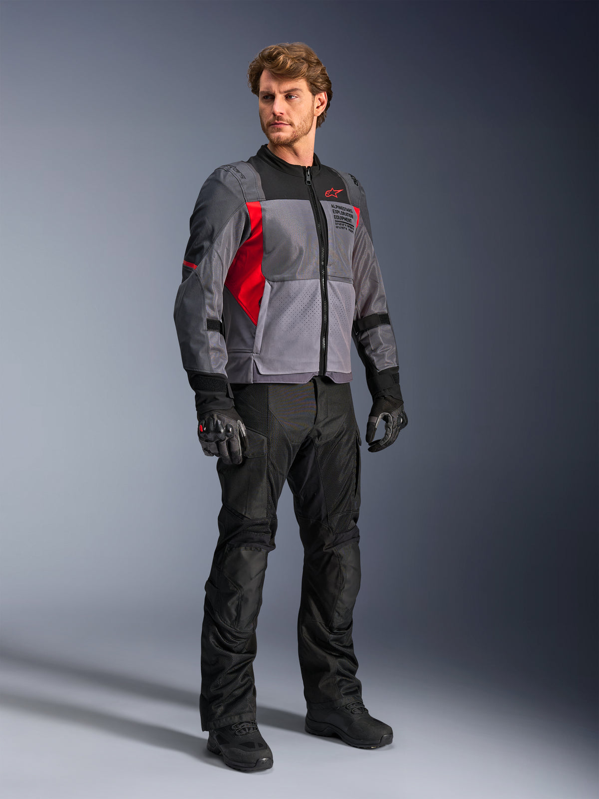 Alpinestars ST-2 Air Jas, heren adventure touring motorjas, grijs en rood, met mesh-panelen voor optimale ventilatie.