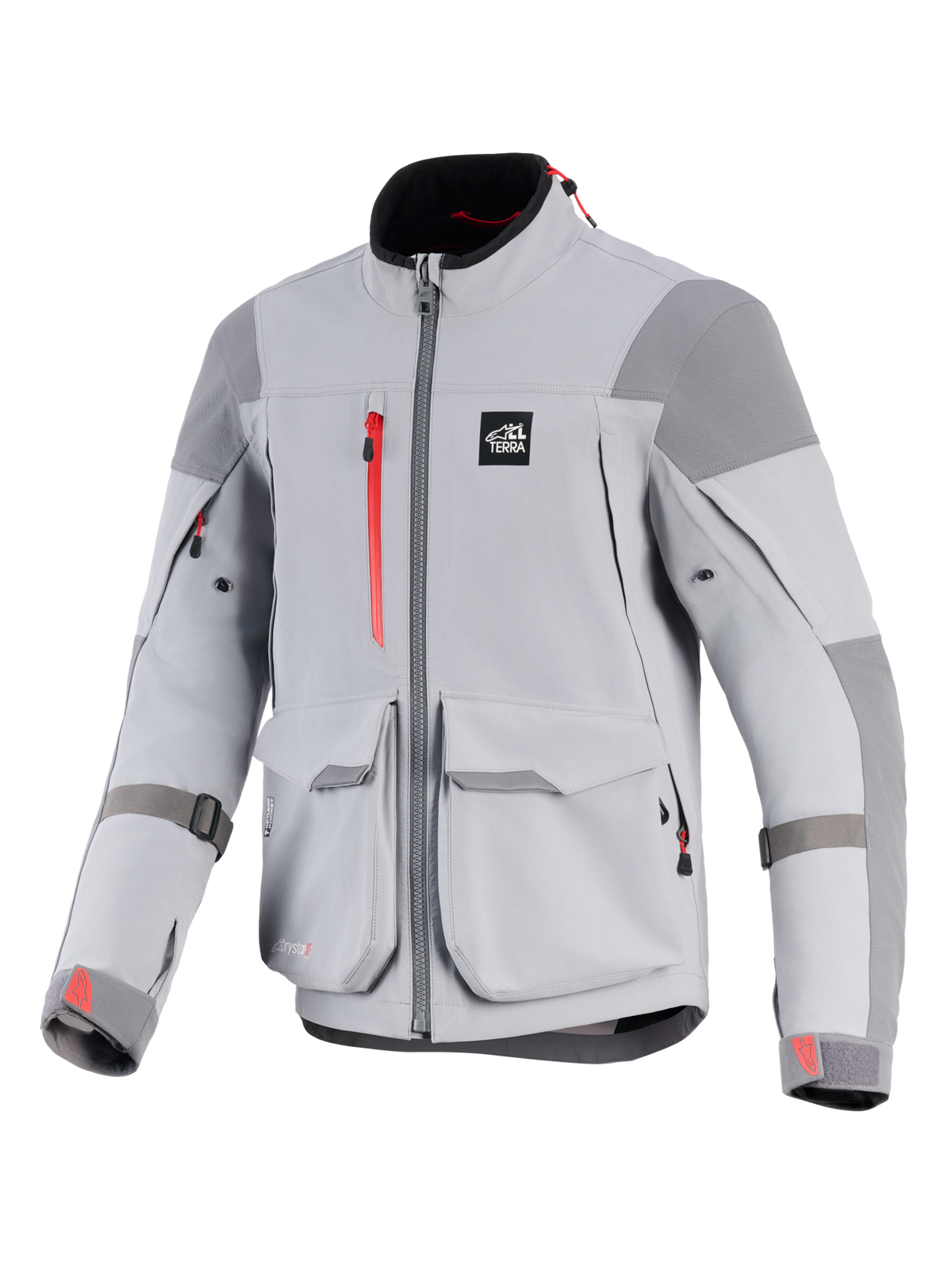 Alpinestars Maxdura Drystar®XF gelamineerde gepantserde shell, motorjas, midden- en donkergrijs, voorzien van rode ritsaccenten en logo's op de manchetten, grote cargozakken aan de voorkant, versterkte schouder- en elleboogpanelen, technisch adventure-ontwerp met 'ALL TERRA' logo op de borst