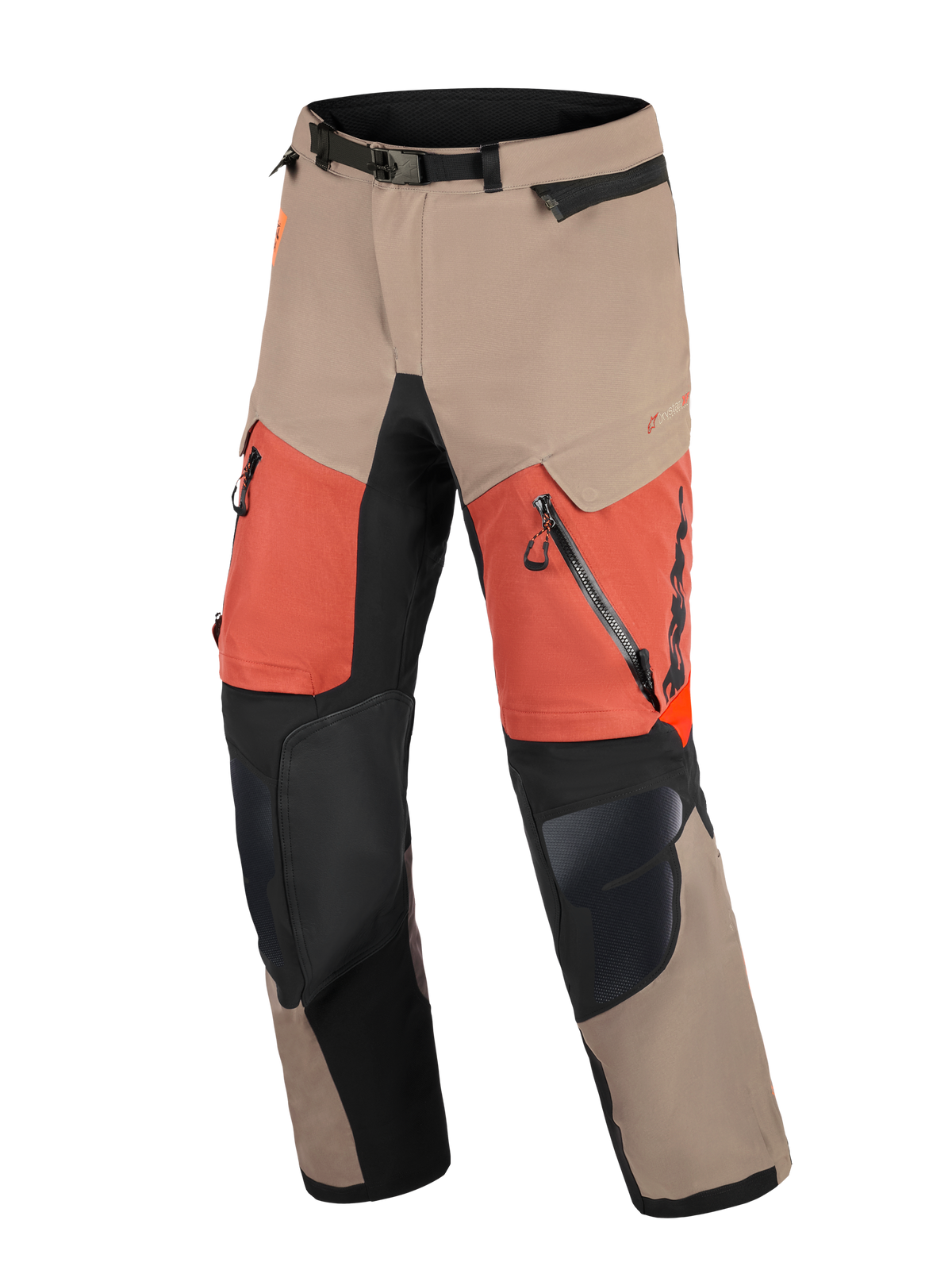 Alpinestars Halo Pro Drystar® XF Gelamineerde Broek, adventure motorbroek, Walnut Rust Black, met beige en oranje panelen en zwarte knieverstevigingen, grote dijventilatieopeningen met rits en verstelbare taille met magnetische gesp