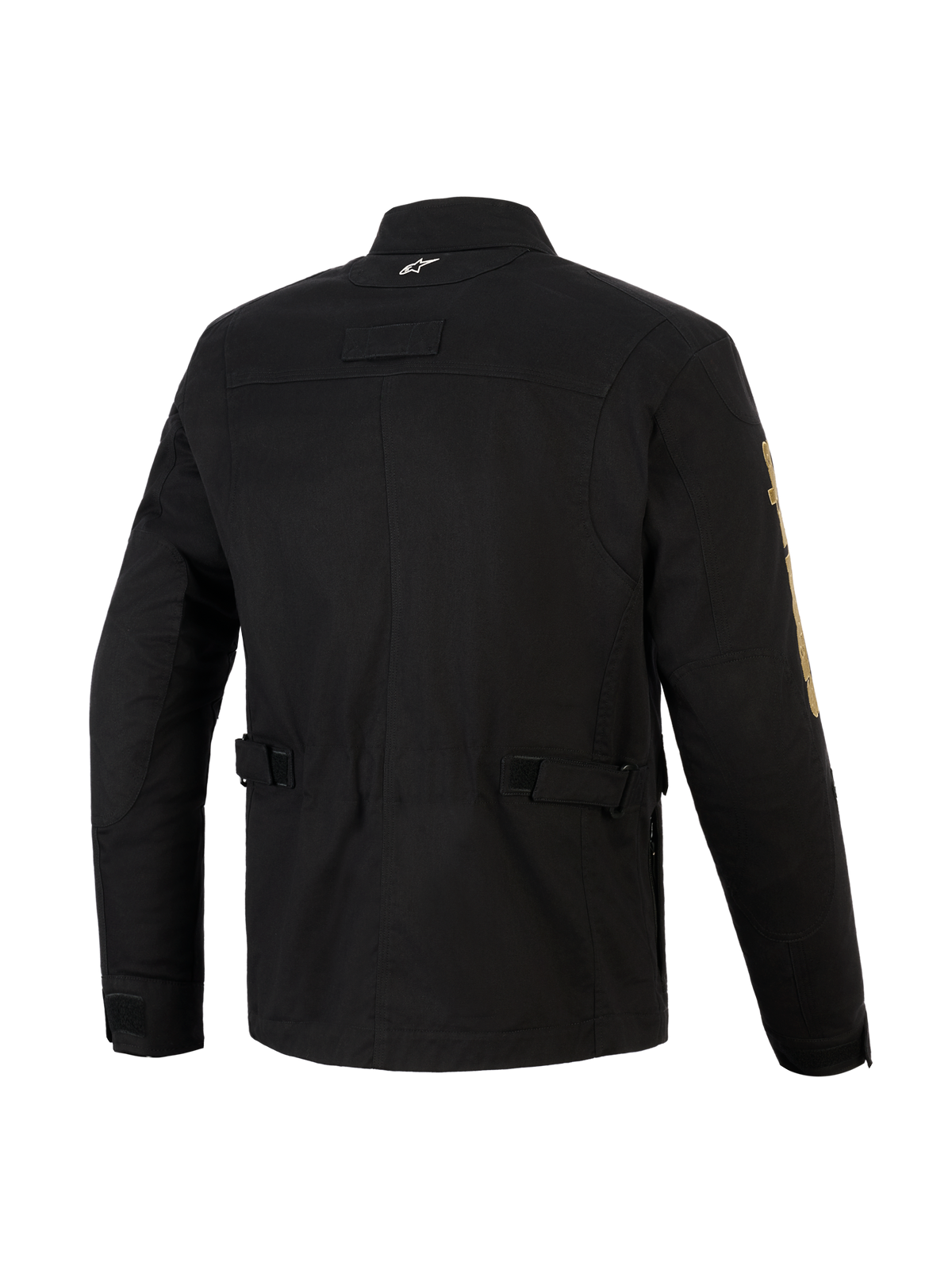 Veste Alpinestars Dice, veste de moto urbaine noire, vue arrière montrant les sangles de réglage à la taille et les épaules plissées, esthétique de veste de campagne vintage avec une construction textile moderne, dotée d'un petit logo blanc sur le col et d'un marquage doré sur la manche.