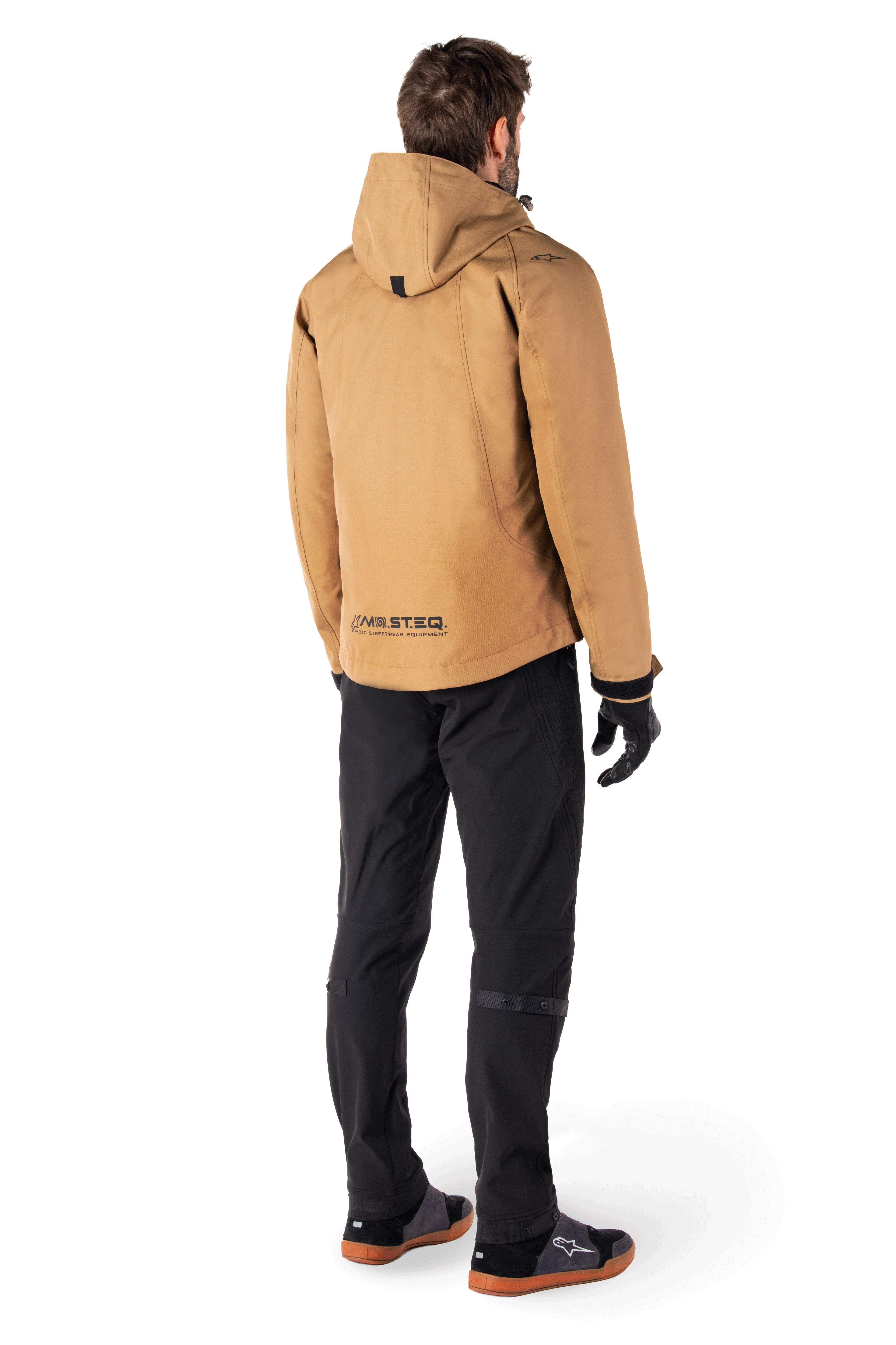 Alpinestars Alden Hose, Schwarz, urbane Motorradhose, normale Passform mit schmalem Profil unterhalb des Knies, gesteppte Details an den Seiten und auf der Rückseite, Softshell-Textilkonstruktion, moderne Streetwear-inspirierte Fahrerausrüstung