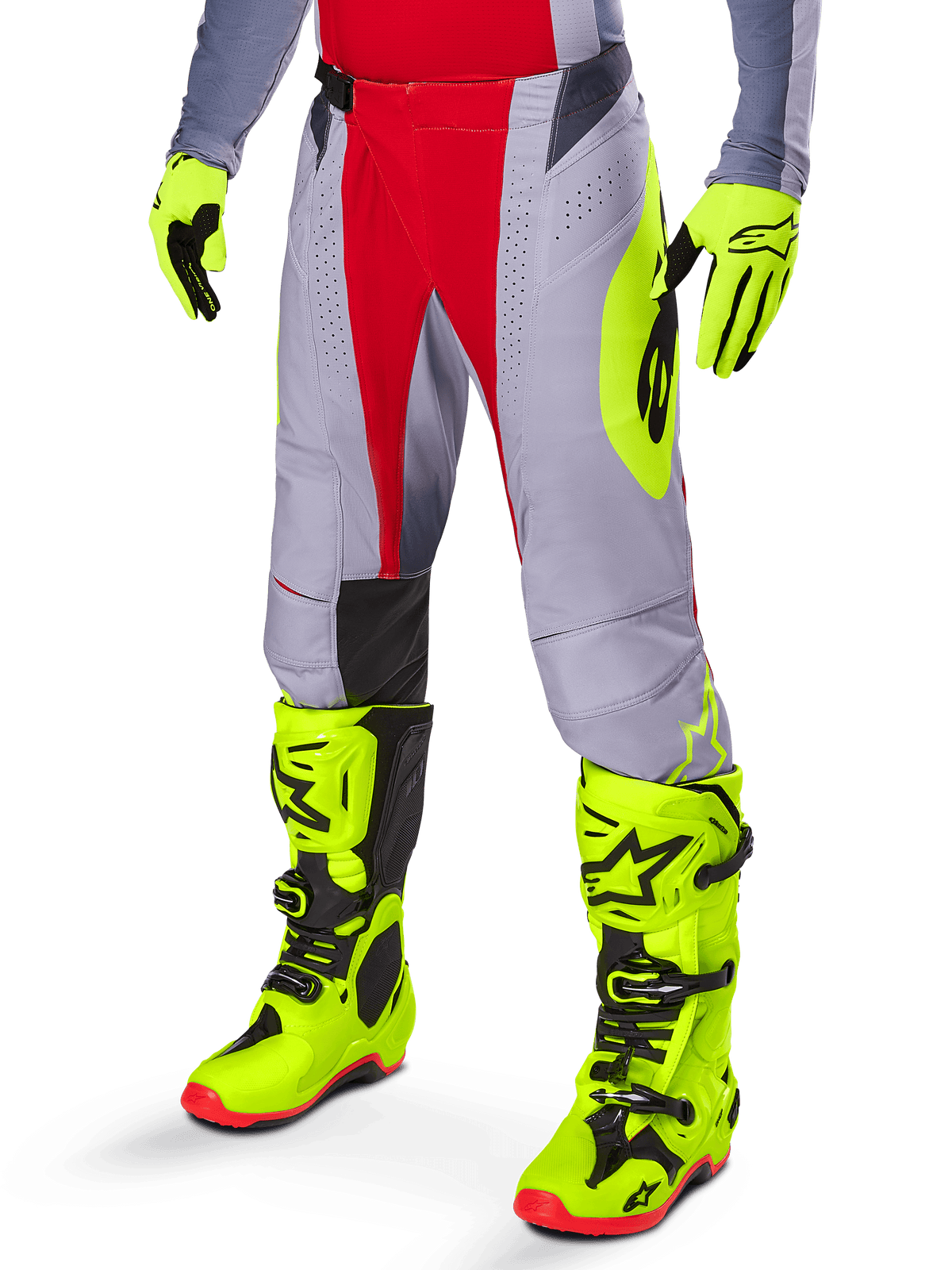 Alpinestars 2025 Techstar Melt Hose, Motocross-Hose, Hellrot und Grau, mit markantem neongelbem Logo, getragen mit passenden neongelben Handschuhen und Stiefeln, sportliche Passform für den Motocross-Rennsport