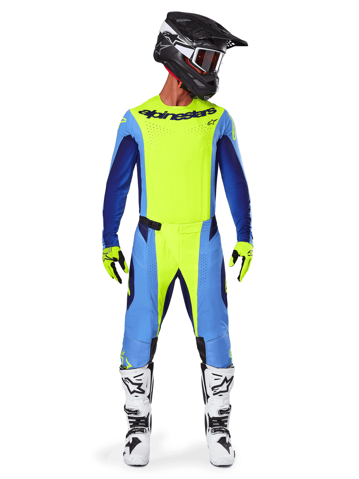 Motocross-Fahrer im Alpinestars 2025 Techstar Melt Gear Set, Trikot in Leuchtgelb mit blauen und marineblauen Ärmeln, passende gelbe und blaue Hose, schwarz-weißer Helm mit Brille, weiß-schwarze Stiefel, gelb-schwarze Handschuhe, koordiniertes Outfit für den Offroad-Rennsport