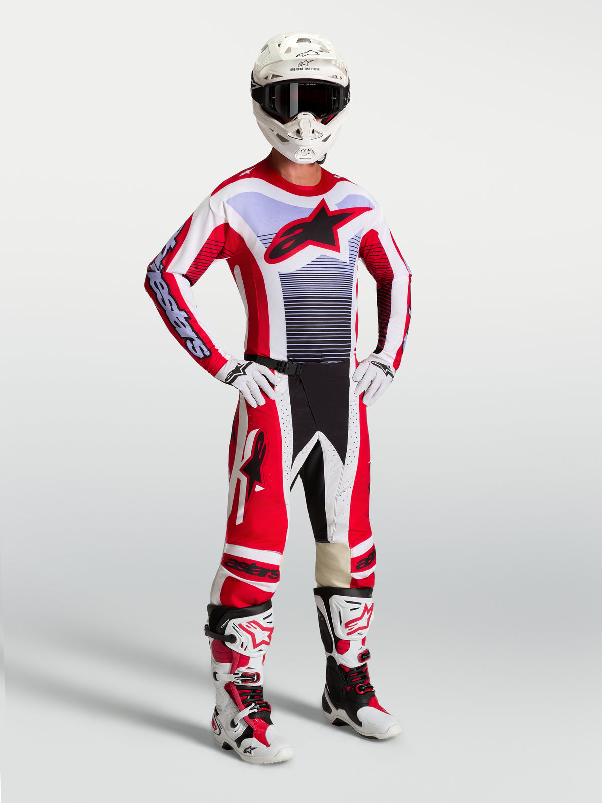 Pantalon Techstar Maven Alpinestars, ensemble de motocross rouge feu et blanc avec maillot et bottes assortis pour homme.