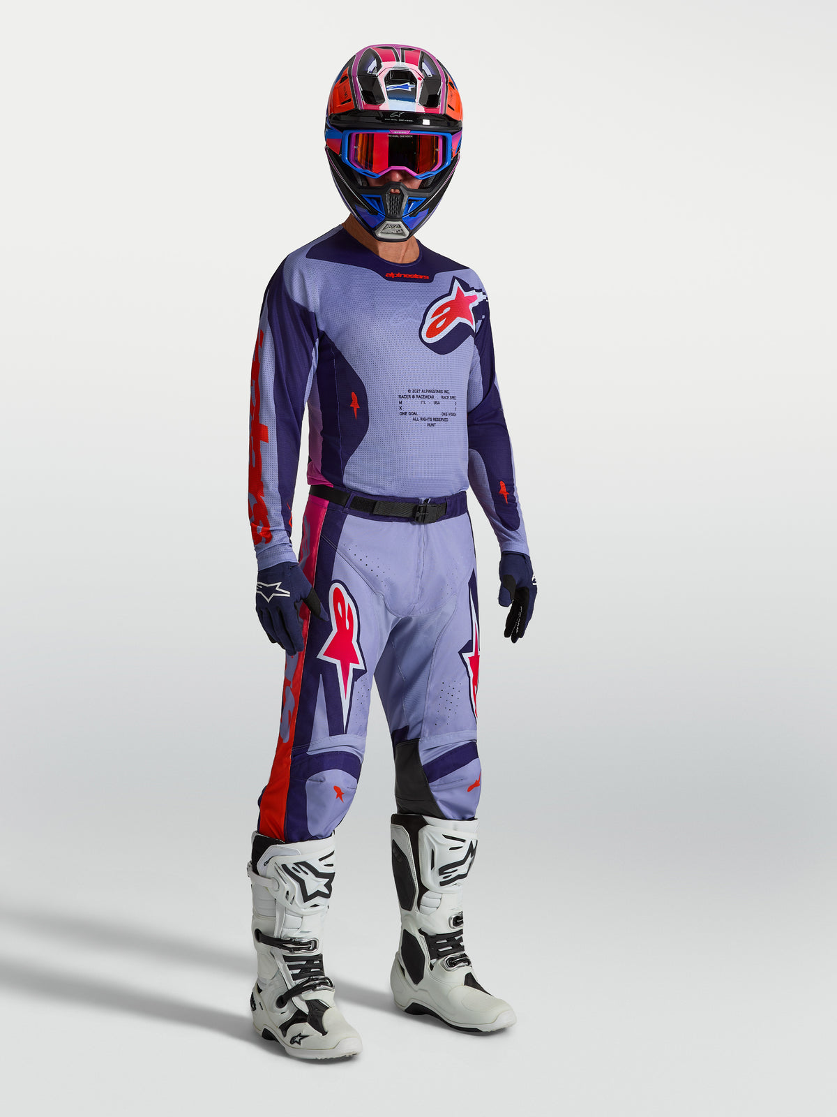 Alpinestars Racer Air Hunt, pantalons de motocross pour homme, violets et rose fluo, tissu ventilé avec genoux en cuir, équipement tout-terrain sur mannequin