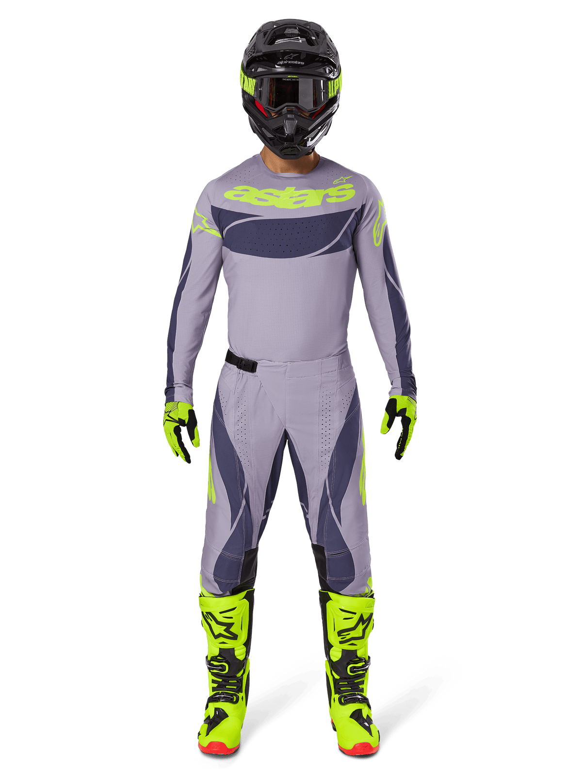 Motorcrosser in volledige race-uitrusting, Alpinestars 2025 Techstar Dreem Pants in grijs en donkergrijs, bijpassende jersey met fluorescerend gele branding, zwarte helm, fluorescerend gele laarzen en handschoenen, gecoördineerde performance-outfit voor off-road racen
