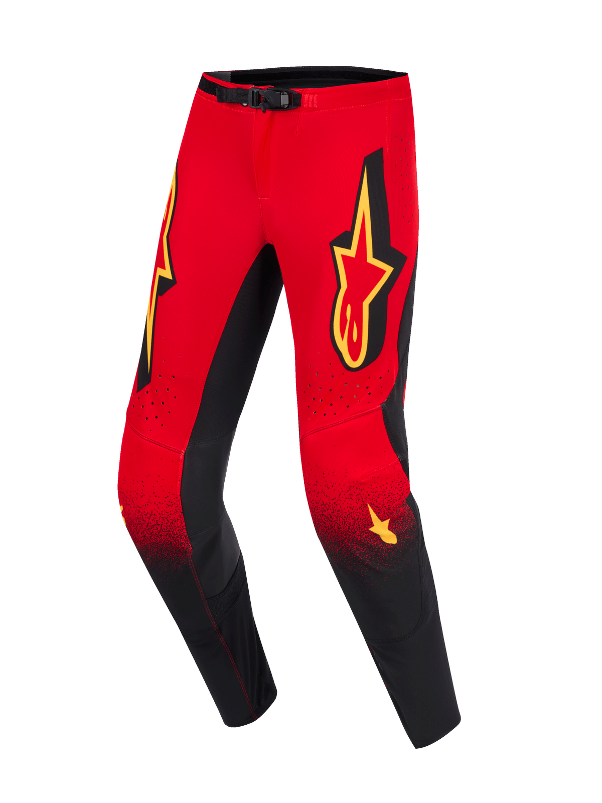 Alpinestars 2026 Supertech Scenz Pants, pantalon de motocross, rouge, noir et jaune, haut rouge passant au noir sur le bas des jambes avec un dégradé moucheté, grands logos Alpinestars jaunes sur les cuisses, panneaux intérieurs de genoux noirs et fermeture magnétique à la taille