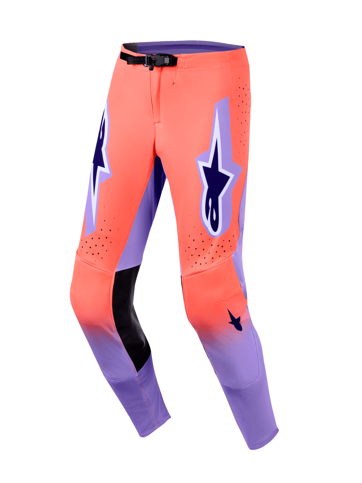 Alpinestars 2026 Supertech Scenz broek, motorcrossbroek, Hot Coral en paars, voorzien van zwarte leren binnenkniepanelen, opvallende donkerpaarse A-star logo's op de dijen, lasergesneden perforaties en een zwarte magnetische gesp