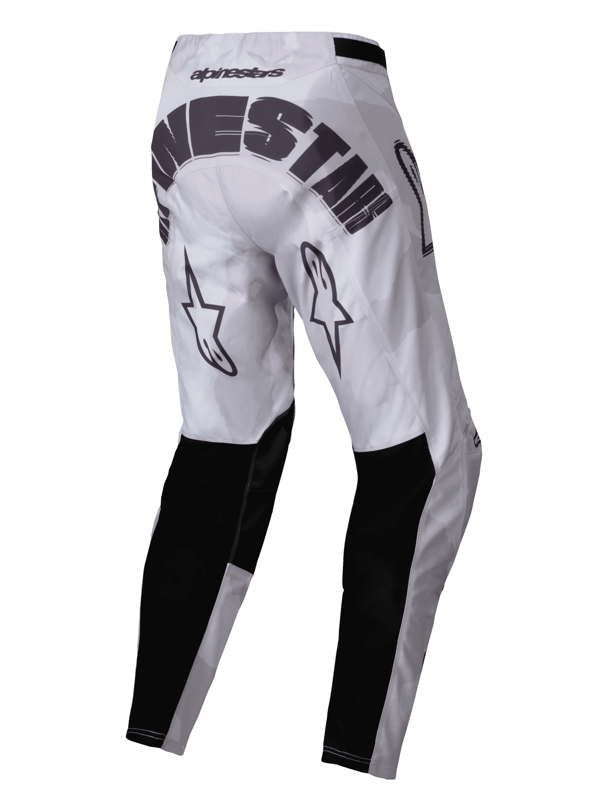 Alpinestars 2025 Racer Hollow broek, motorcrossbroek, licht camo bruin, achteraanzicht met opvallende zwarte Alpinestars-branding op het zitvlak, sterlogo's op de achterkant van de dijen en zwarte versterkte panelen op de onderbenen, sportief off-road ontwerp met een lichtgrijs camouflagepatroon