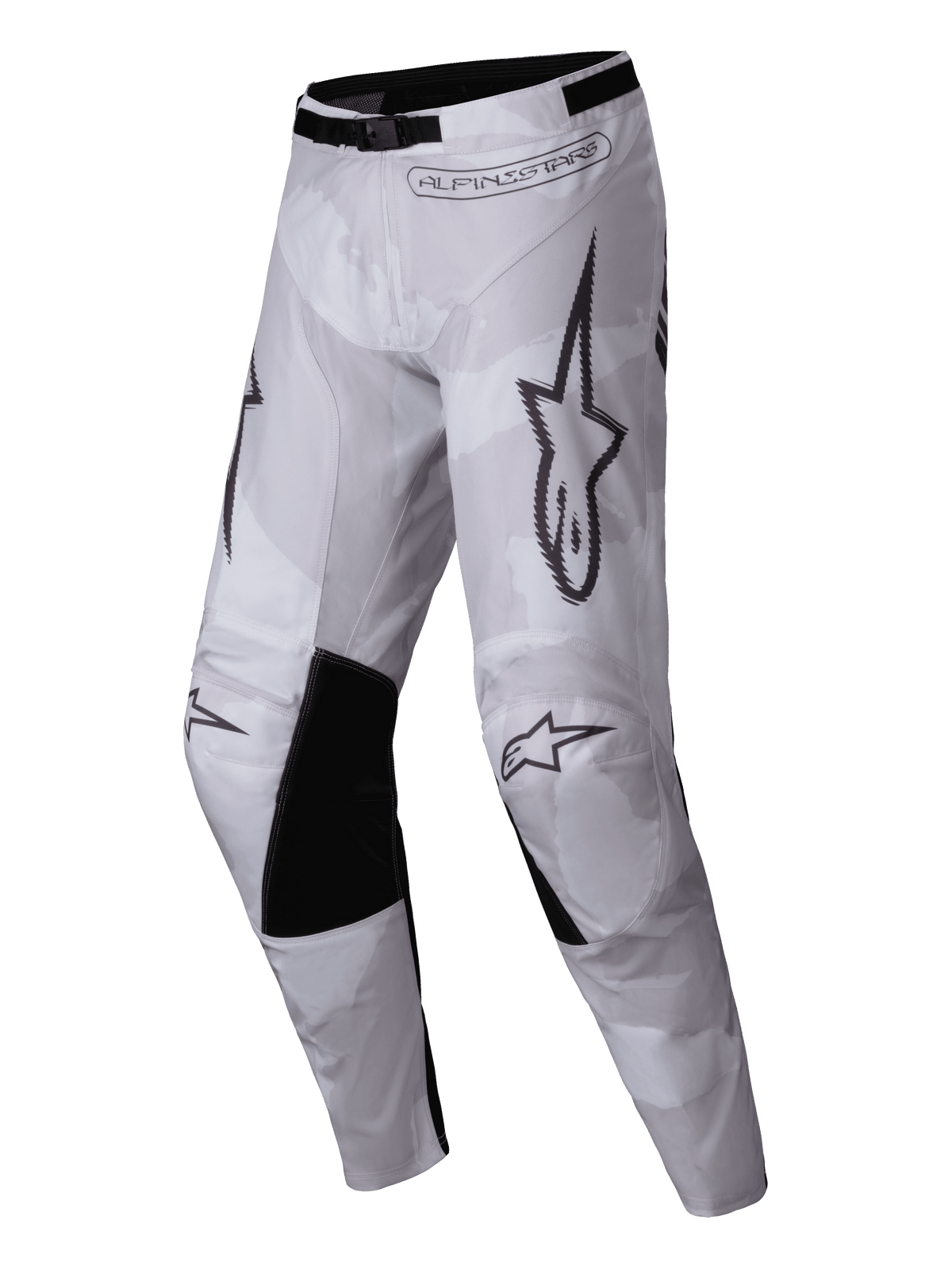 Alpinestars 2025 Racer Hollow broek, motorcrossbroek, Light Camo Brown, met een licht camouflagepatroon, zwarte binnenkniepanelen, opvallende Alpinestars-branding en een verstelbare gespsluiting in de taille voor off-road racen
