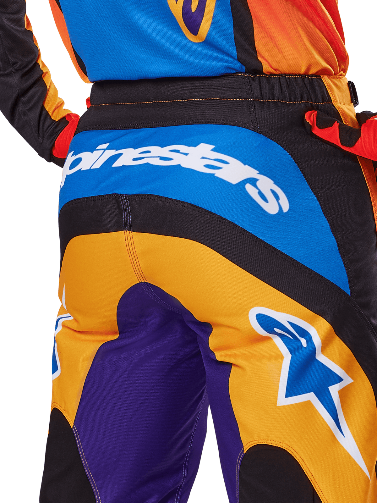 Alpinestars 2025 Fluid Wurx Hose, Motocross-Hose, Rückansicht in Orange, Blau und Lila, mit weißem Alpinestars-Logo auf dem Gesäß und blauem Astar-Logo am Bein, technische Konstruktion für den Offroad-Einsatz