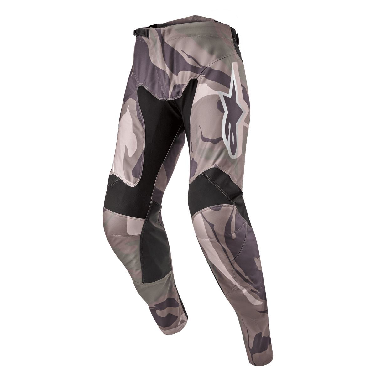 Alpinestars 2024 Racer Tactical crossbroek, motorcross broek, legergroen en bruin camouflagepatroon, voorzien van zwarte stretchpanelen op de binnenzijde van de dijen en knieën, wit Alpinestars-logo op de dij, ergonomisch voorgebogen ontwerp voor off-road racen