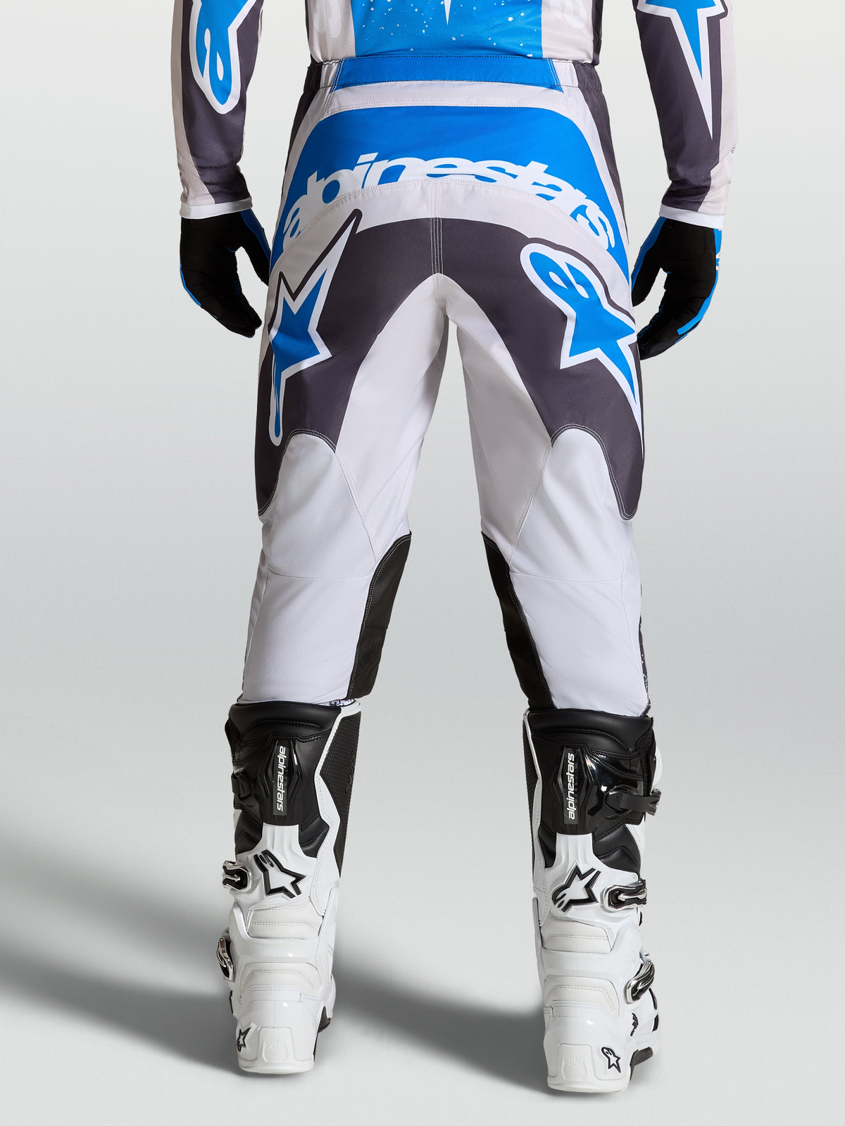 Alpinestars Fluid Drag, pantalon de motocross pour homme, gris et bleu, assise renforcée, vue de dos, conception ergonomique