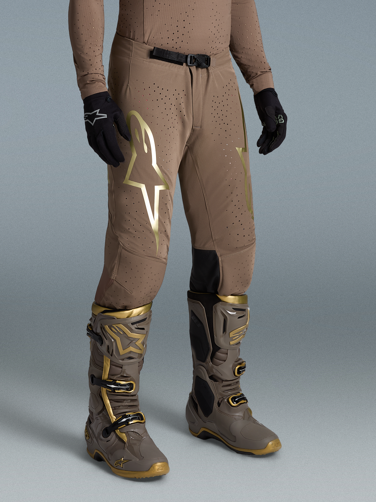 Alpinestars Beperkte Oplage Supertech Air Gold broek voor motocross, bruin en goud, heren, geperforeerde stretchstof.