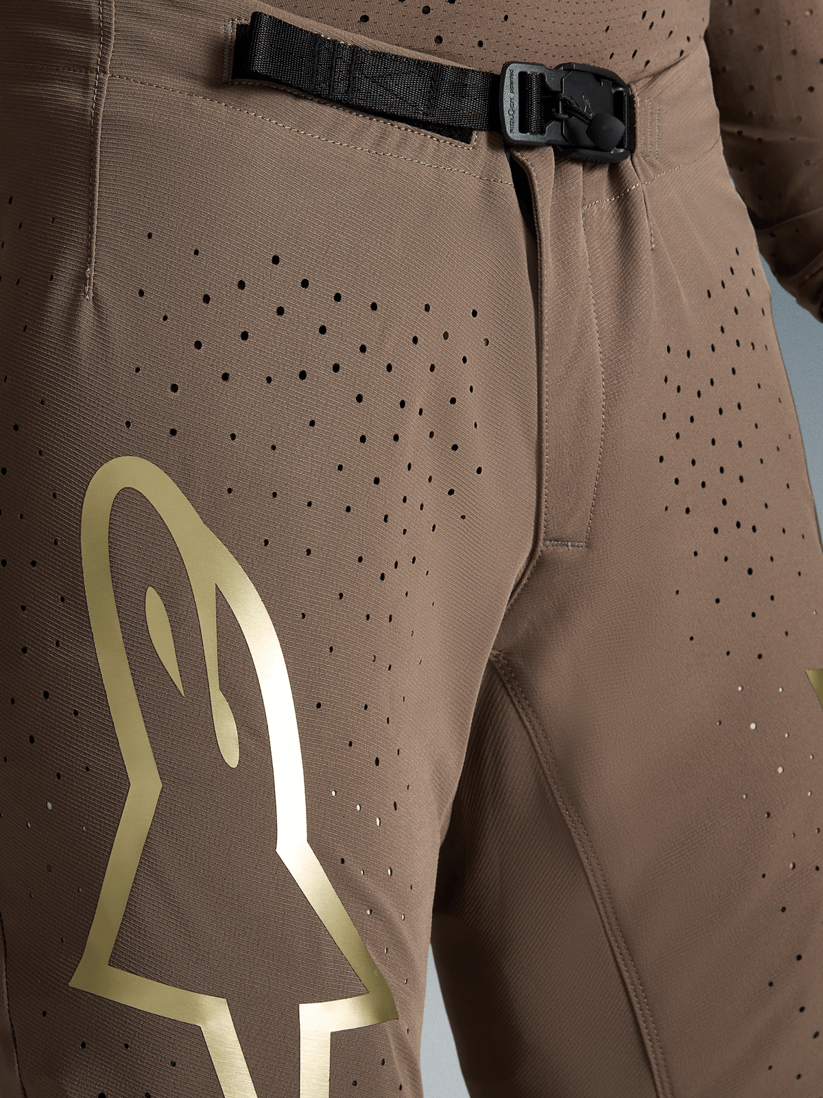 Alpinestars Supertech Air Gold motocrossbroek, bruin en goud, geventileerd stretchmateriaal met SX1 magnetische gesp.