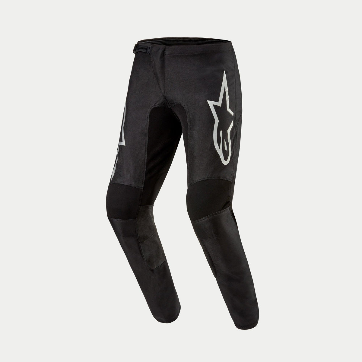 Alpinestars 2024 Fluid Graphite Hose, Motocross-Hose, Schwarz und Silber, mit einem großen silbernen Astar-Logo auf dem Oberschenkel, schwarzen verstärkten Knieeinsätzen und ergonomischem, vorgeformtem Design für den Offroad-Rennsport