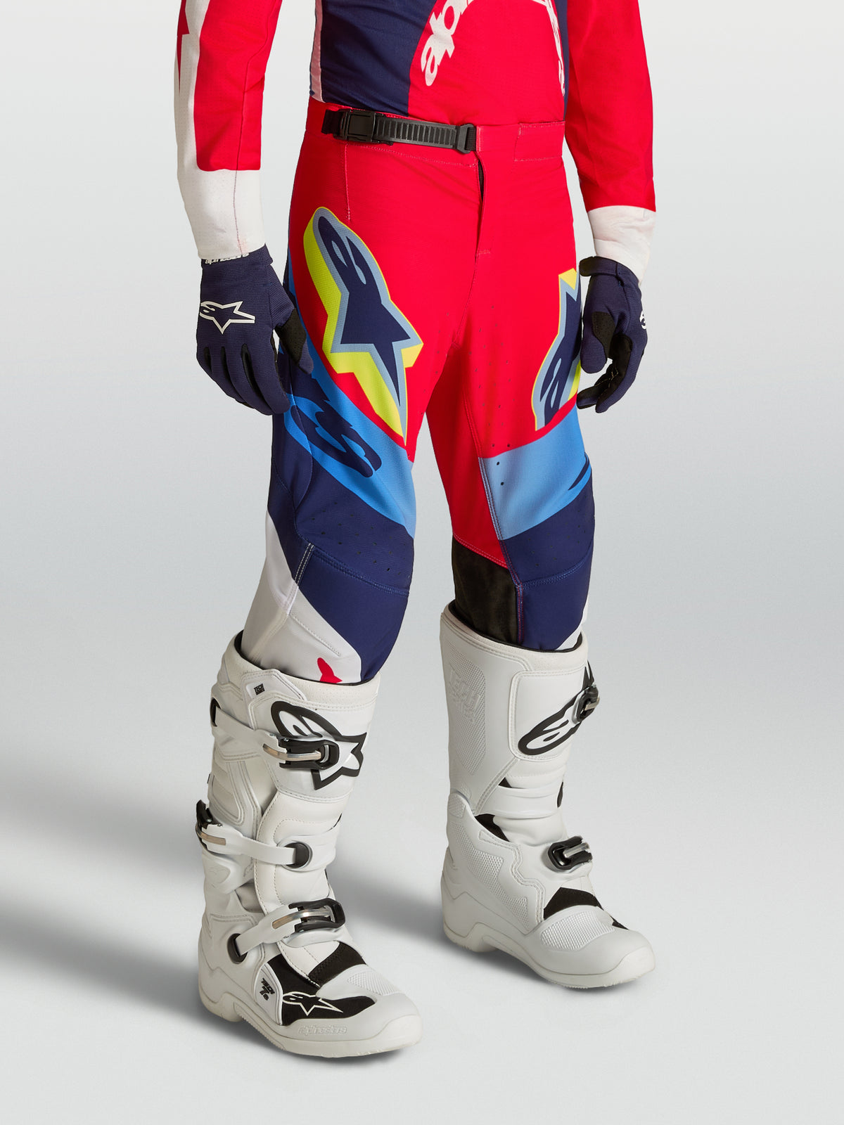Alpinestars pantalon Supertech Dyna junior, pantalon de motocross rouge et bleu marine, tissu rip-stop extensible.