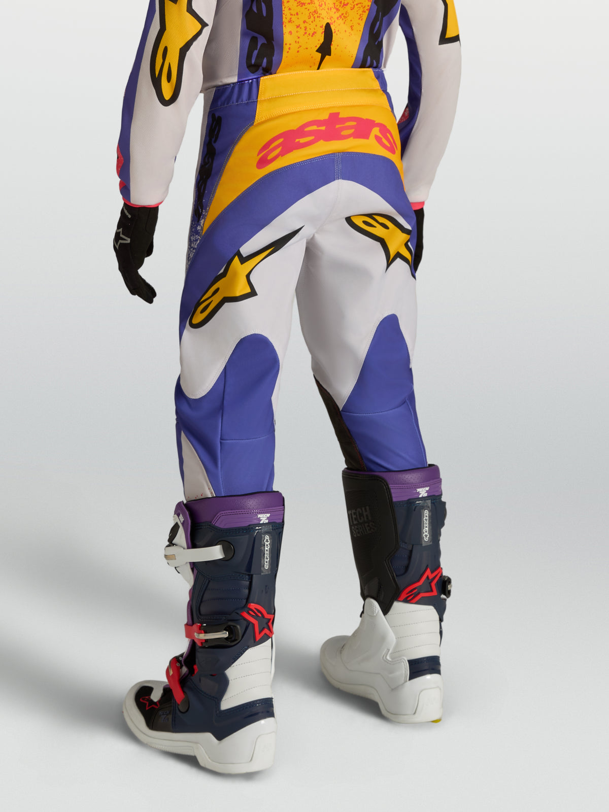 Alpinestars jeugd Fluid Drag broek, motorcrossbroek, blauw en wit, 600D polystof, achteraanzicht van een jonge rijder.