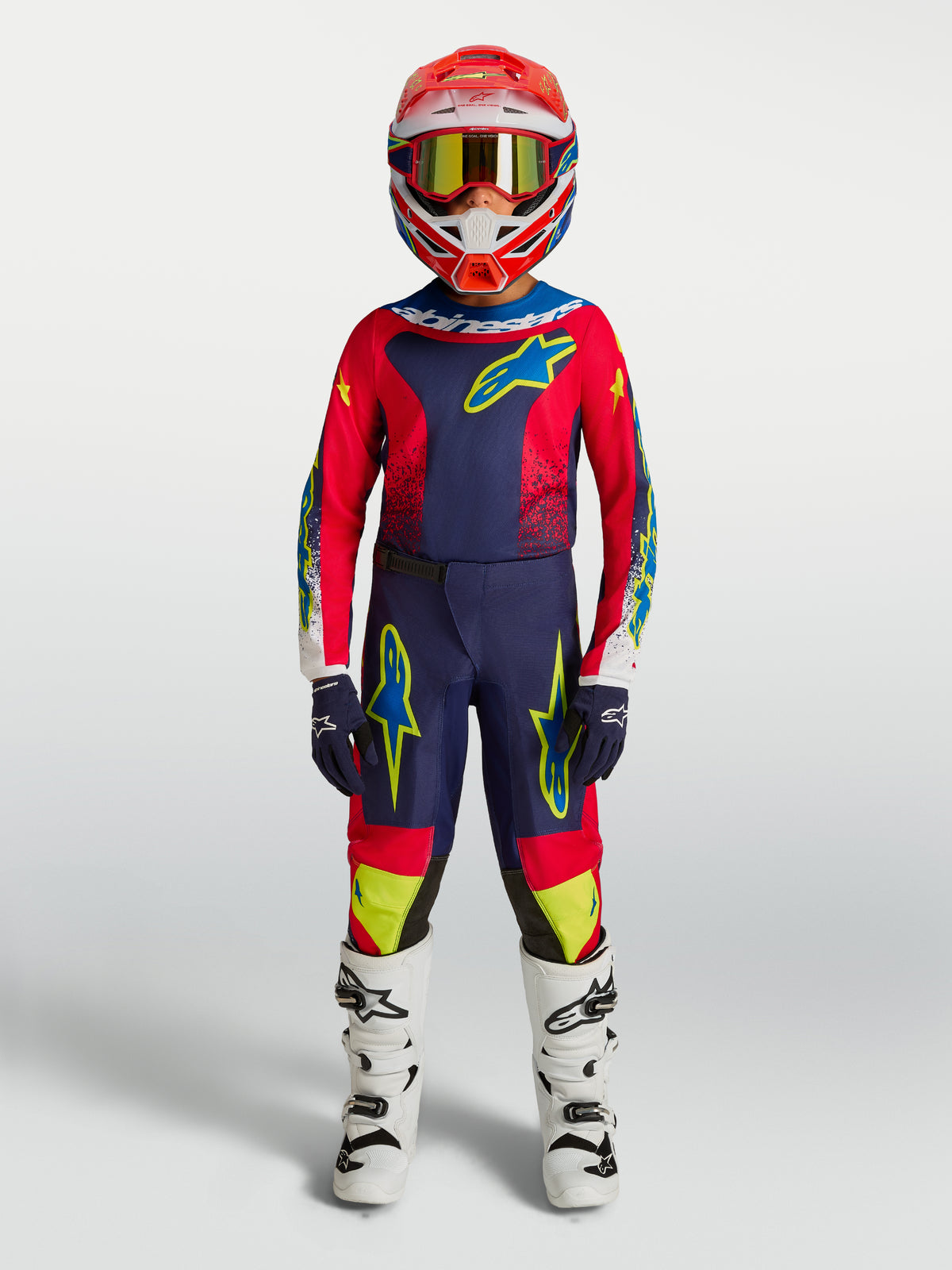 Alpinestars Fluid Drag Junior, pantalon de motocross bleu marine et rouge en polyfibre 600D, porté par un mannequin