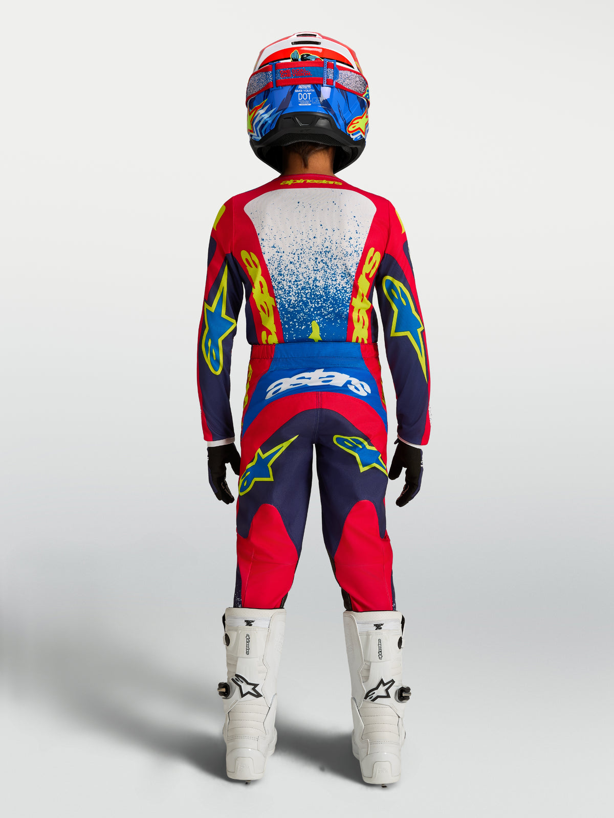Alpinestars pantalon Fluid Drag Junior, tenue de motocross enfant, bleu, rouge et blanc, vue de dos avec maillot et bottes