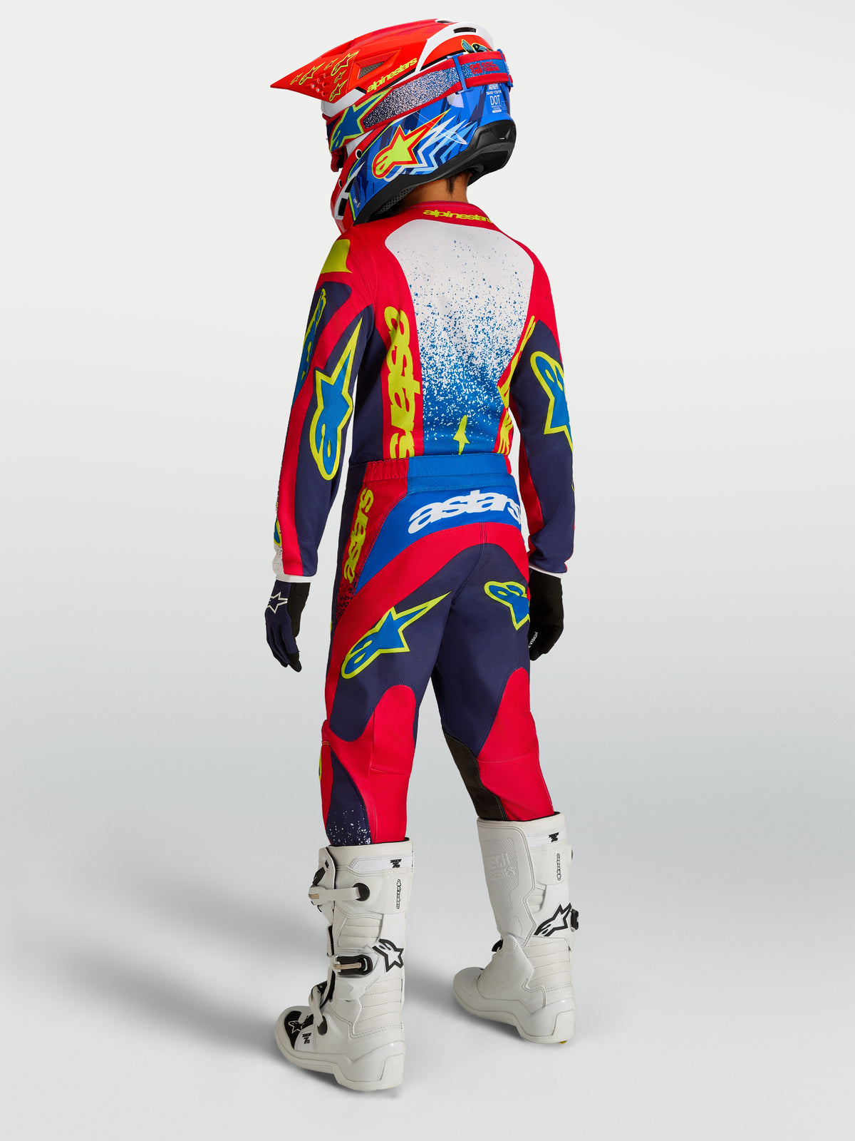 Alpinestars Pantalon Fluid Drag Junior, pantalon de motocross bleu marine et rouge avec assise renforcée et bottes blanches