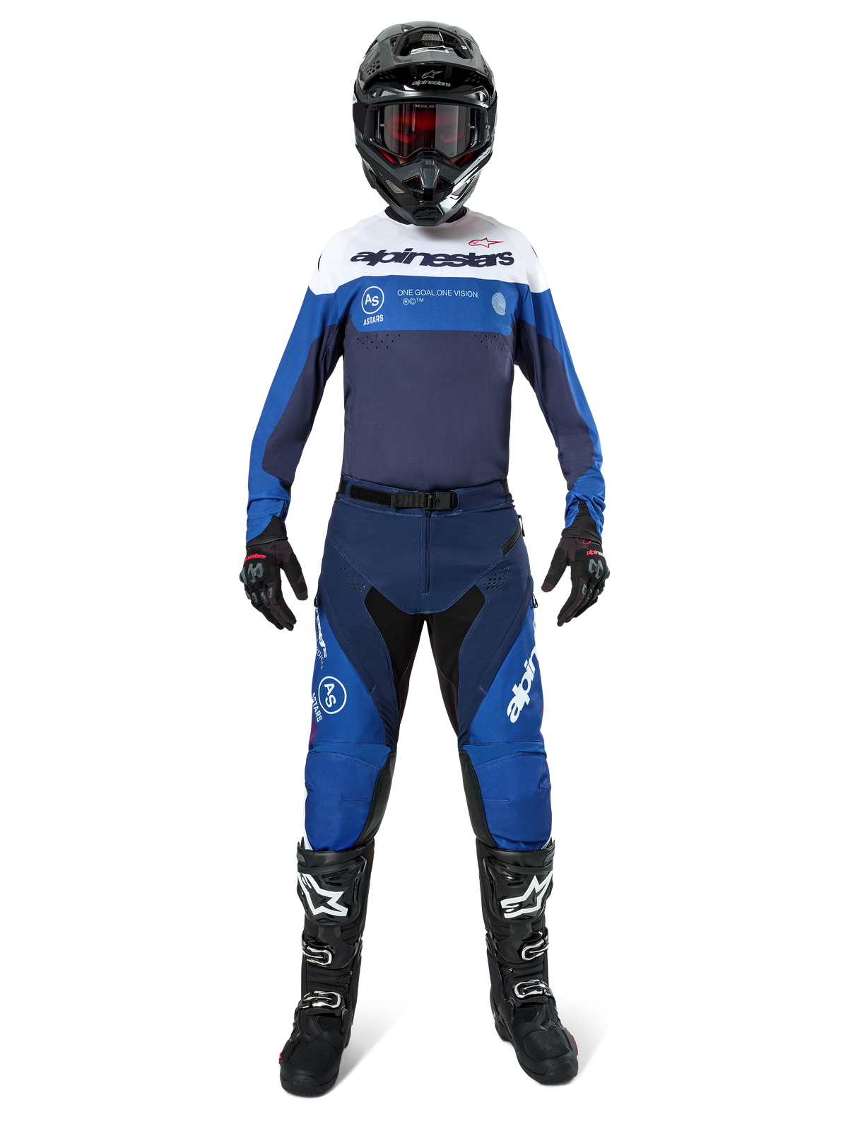 Pilote de motocross portant une tenue de course complète, maillot Pro-Dura bleu marine, bleu éclatant et blanc, pantalon assorti bleu et marine, casque noir avec lunettes rouges, bottes noires et blanches, tenue coordonnée pour l'enduro et le tout-terrain