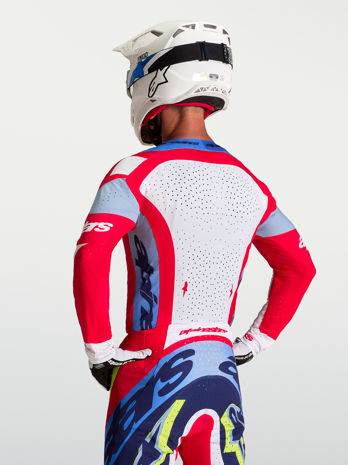 Alpinestars Supertech Dyna jersey, motocross racing, rood en wit, met een ademend geperforeerd mesh achterpaneel.