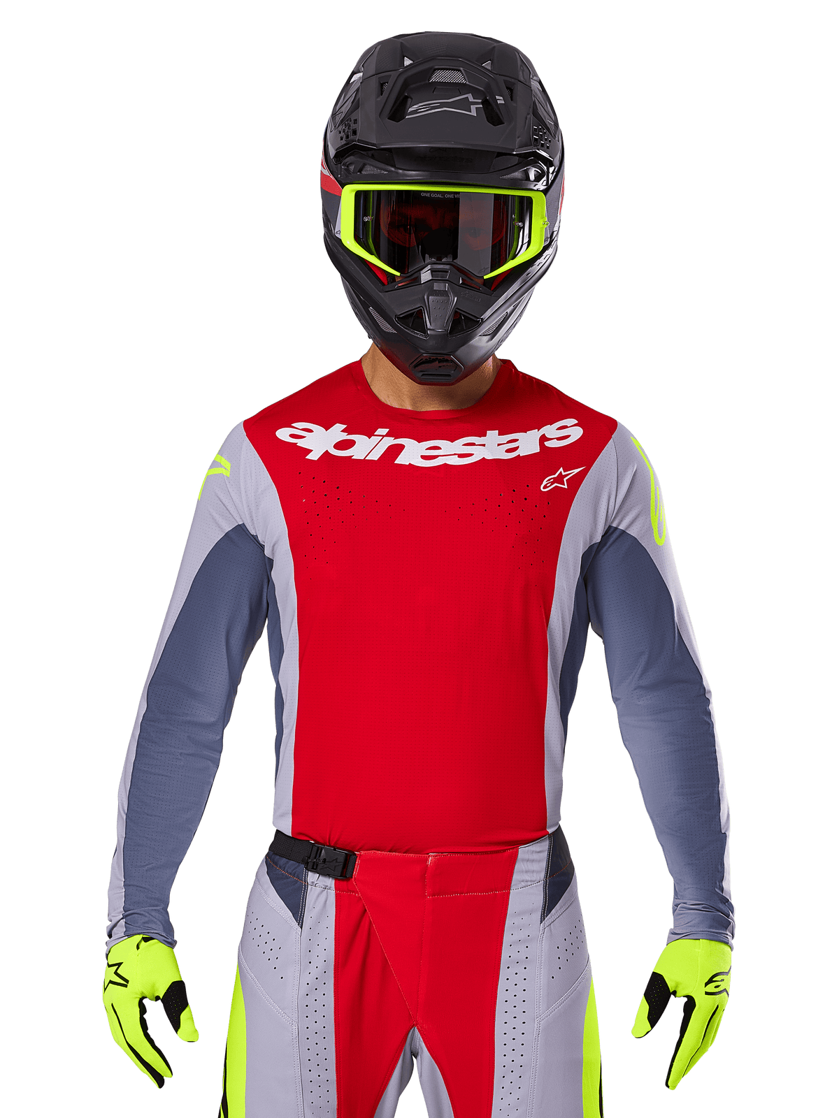 Motocross-Fahrer mit 2025 Techstar Melt Jersey und passender Hose, Hellrot und Grau mit weißem Alpinestars-Branding, schwarzer Helm mit neongelber Brille, passende neongelbe Handschuhe, belüftete Performance-Ausrüstung für Offroad-Rennen