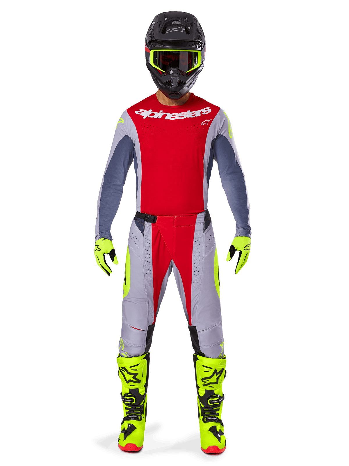 Motocross-Fahrer im Alpinestars 2025 Techstar Melt Gear Set, rotes Trikot mit grauen Ärmeln und weißem Logo, passende grau-rote Hose, fluorgelbe Brille, Handschuhe und Stiefel, komplette Motocross-Rennausrüstung für Offroad-Performance