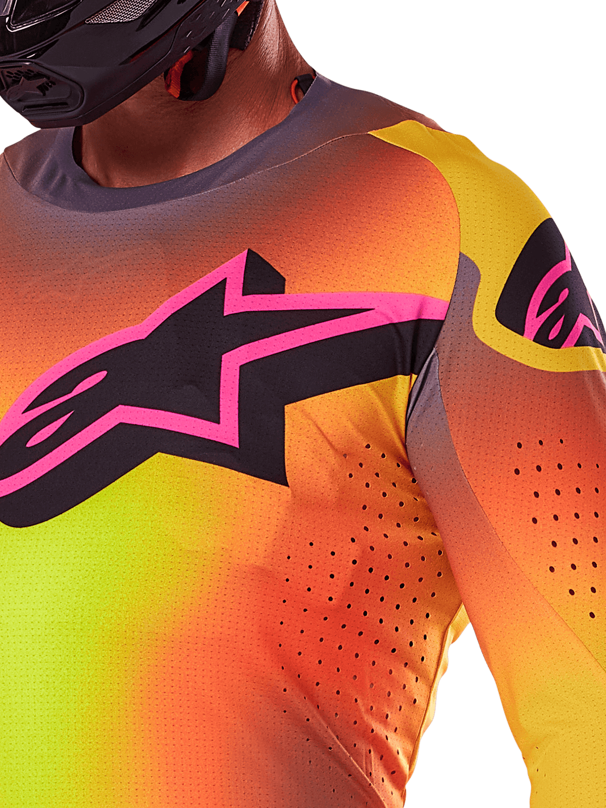 Close-up van de Alpinestars 2025 Supertech Lipan Jersey in Yellow Pink, met een levendig kleurverloop, een groot zwart sterlogo met een roze rand op de borst en zichtbare lasergesneden perforaties voor een verbeterde luchtstroom.