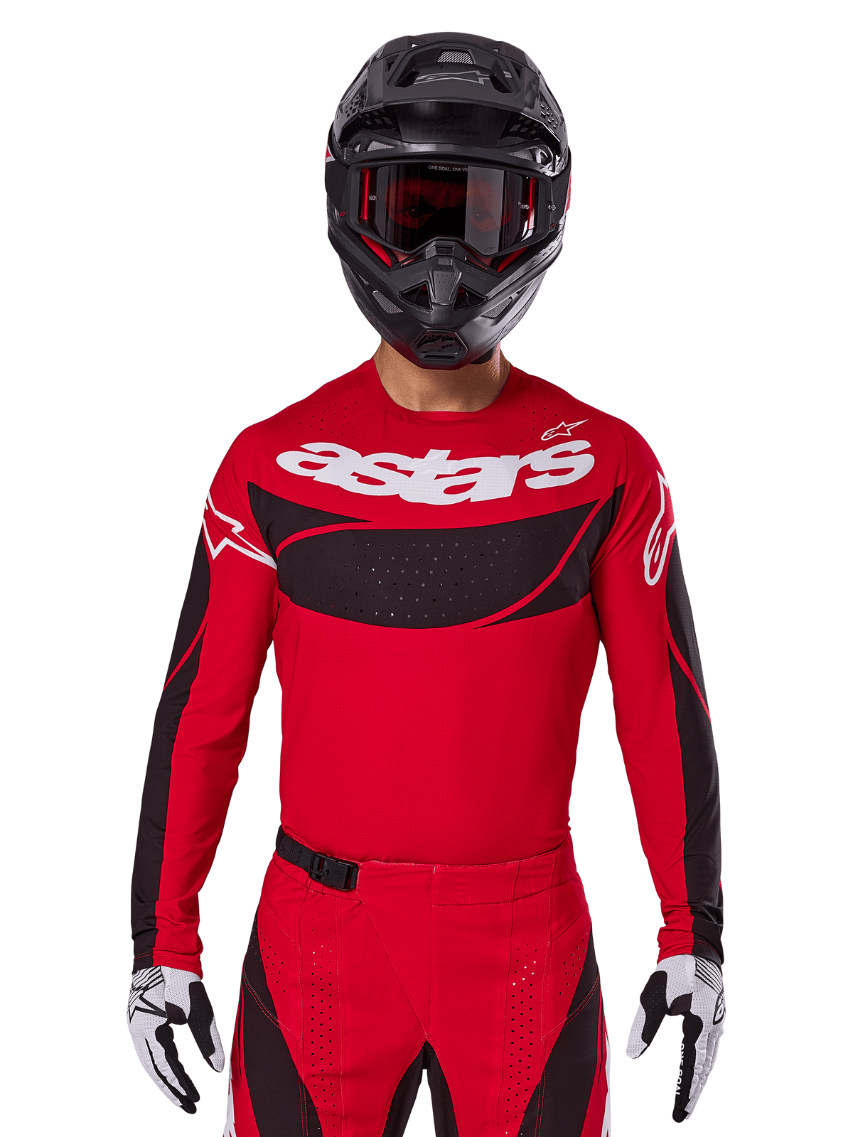 Alpinestars 2025 Techstar Dreem Jersey, motorcrosskleding, helderrood en zwart, met een wit 'astars' logo en zwart geventileerd borstpaneel, gedragen met bijpassende broek, zwarte helm en zwart-witte handschoenen, ontworpen voor professionele off-road racing