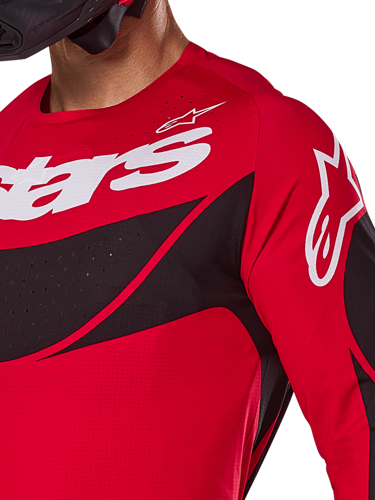 Alpinestars 2025 Techstar Dreem Jersey, motorcross jersey, felrood en zwart, close-up van borst en schouder met witte logo's, zwarte diagonale panelen met lasergesneden perforaties voor ventilatie, atletische racepasvorm voor off-road prestaties