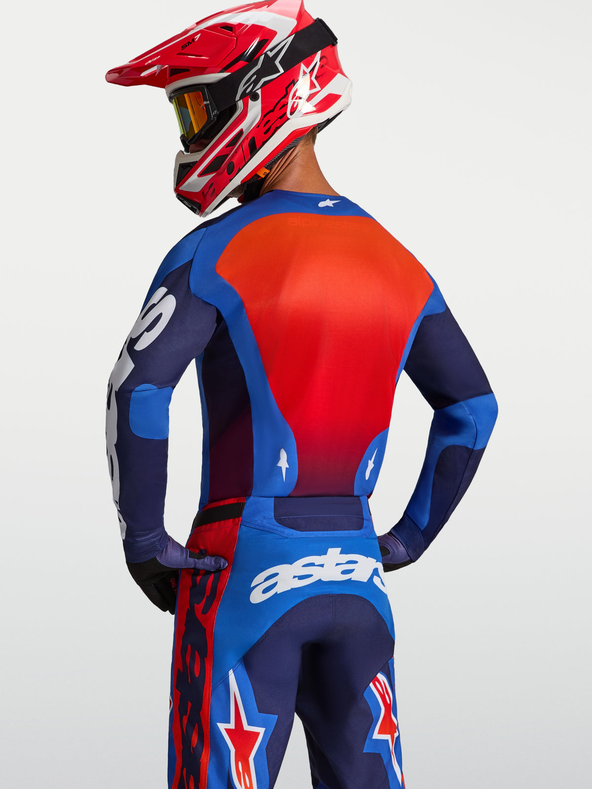 Alpinestars Racer Hunt jersey, heren-motocrossjersey in blauw en rood met vochtafvoerend polyfabric en racepasvorm.