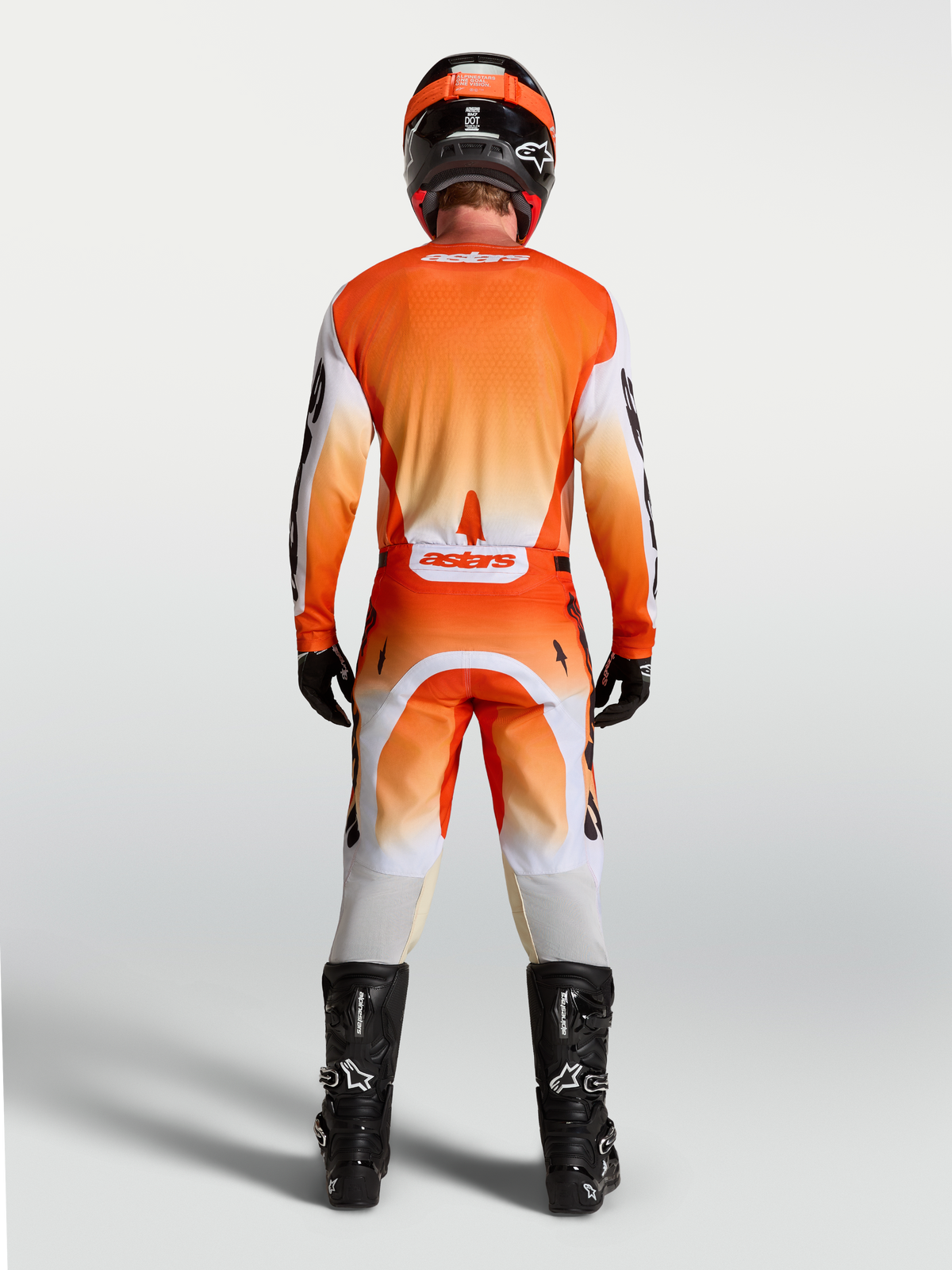 Maillot Alpinestars Racer Amber, maillot de motocross pour homme, vue de dos, orange et blanc, coupe racing respirante et légère pour le tout-terrain.