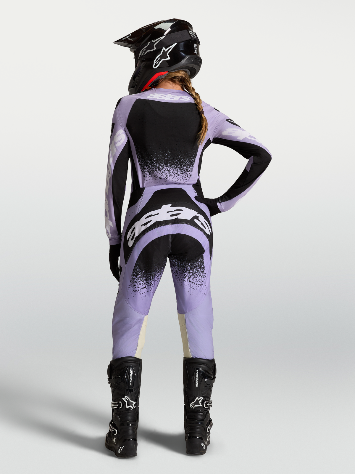 Alpinestars Pantalon Stella Techstar Swan, pantalon de motocross pour femme, violet et noir, vue de dos de l'ensemble.