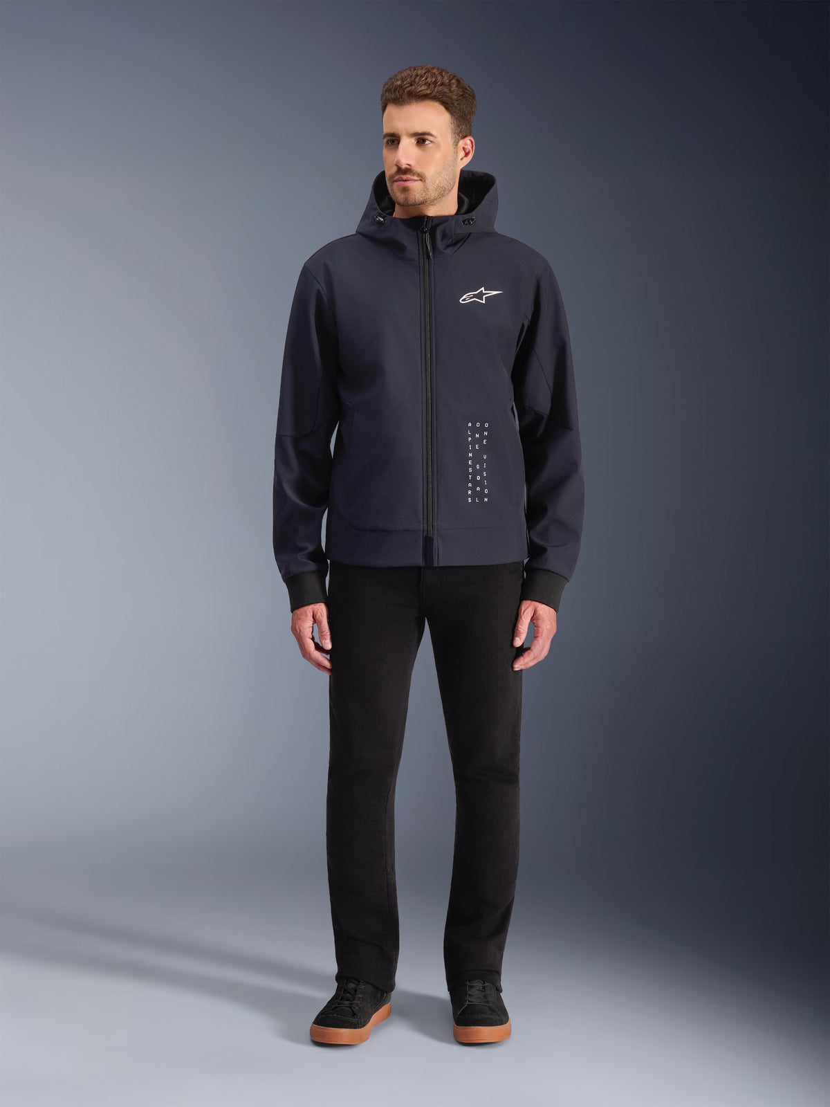 Alpinestars Radium Tech Kapuzenjacke, urbane Herren-Motorradjacke in Schwarz und Weiß mit winddichter 3L-Tech-Shell.