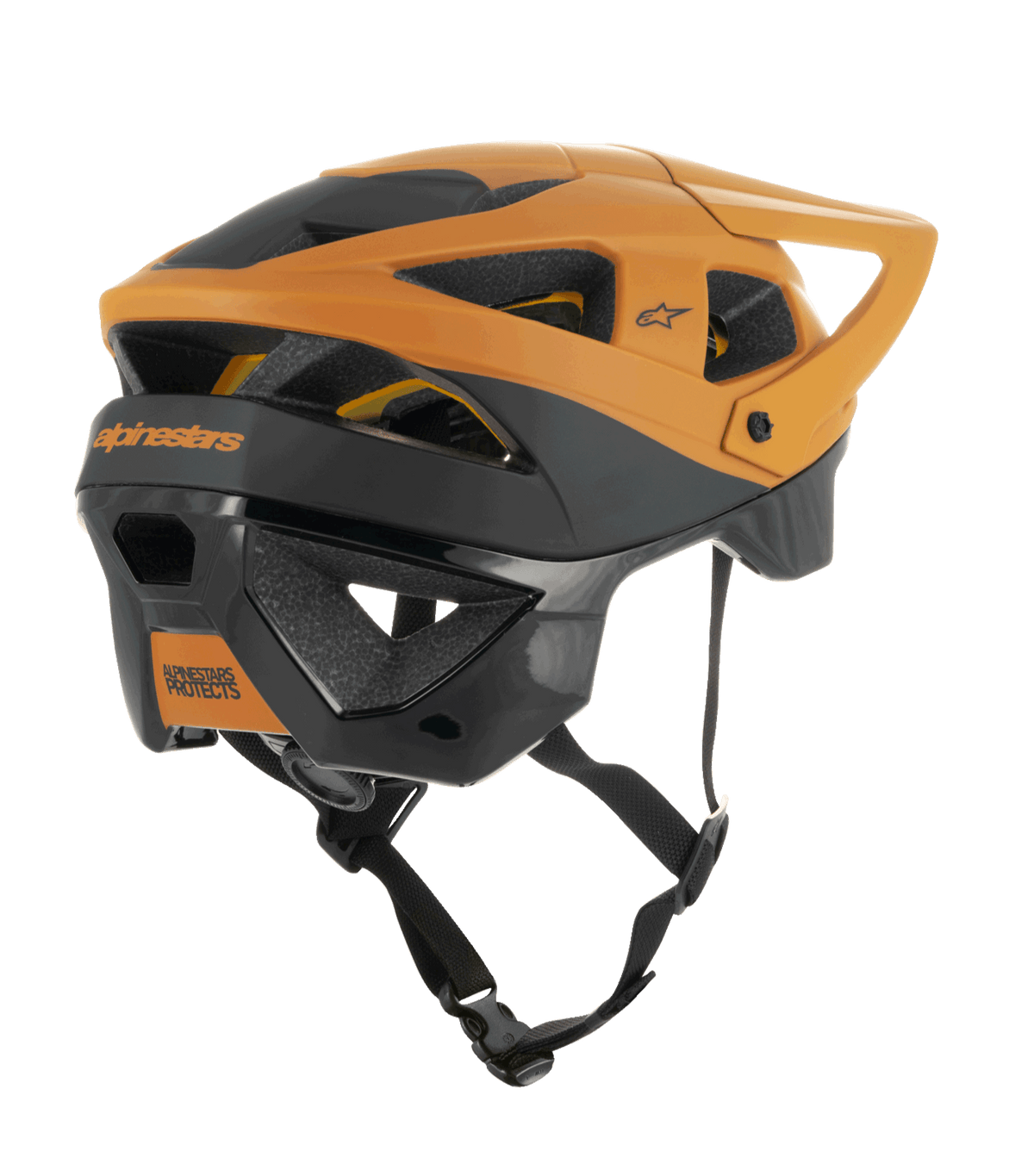 Alpinestars Vector Tech Zeal-helm, MTB-helm, zwart en donkergoud, achteraanzicht van de zijkant met meerdere ventilatieopeningen, verstelbaar vizier en stevige zwarte kinriem, beschermende mountainbike-uitrusting met Alpinestars-branding