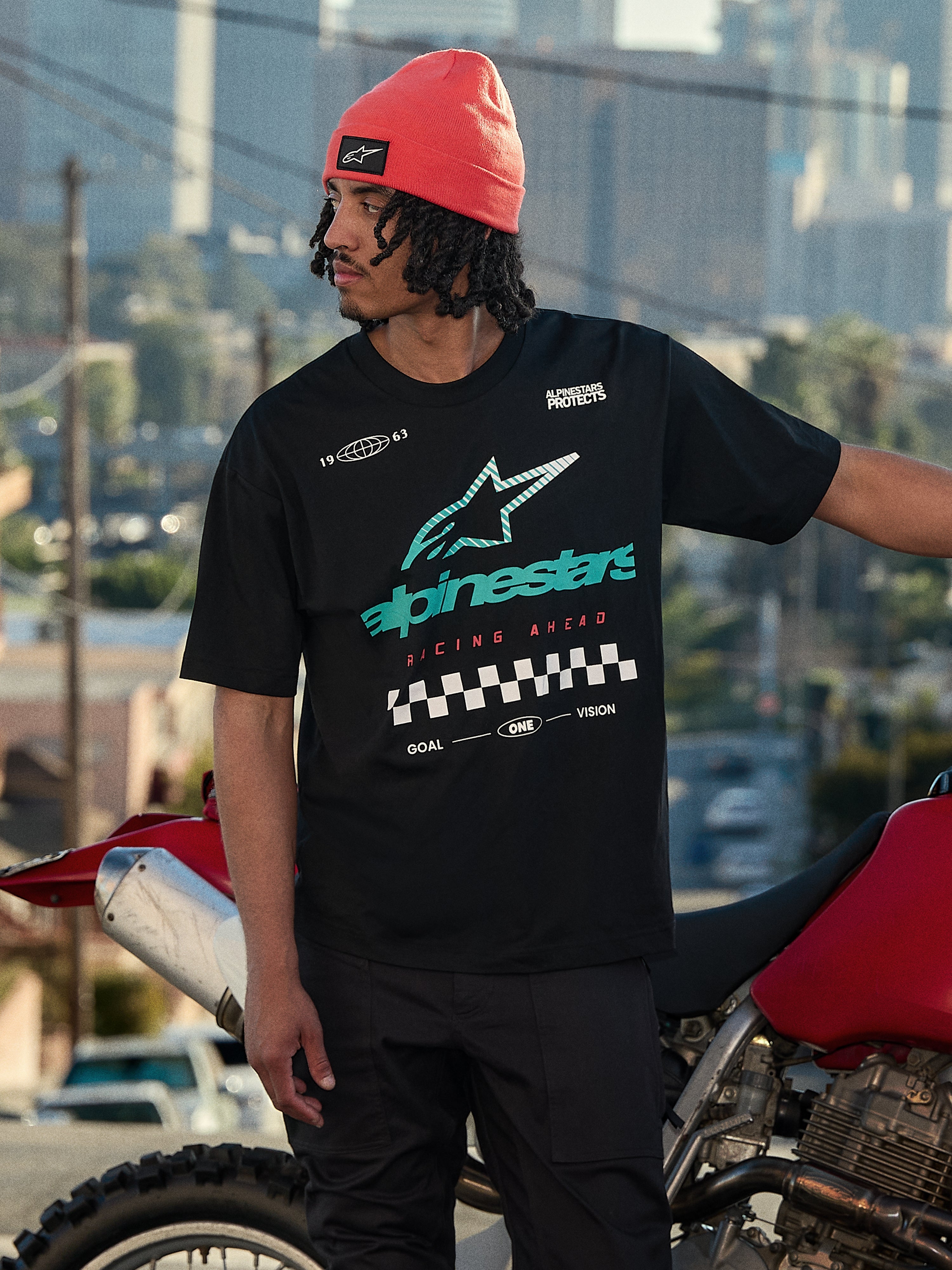 ALLIAN TシャツJens Backman Peter Strom Aplomb Oversized CSF - Black Sportswear Tee | Alpinestars®