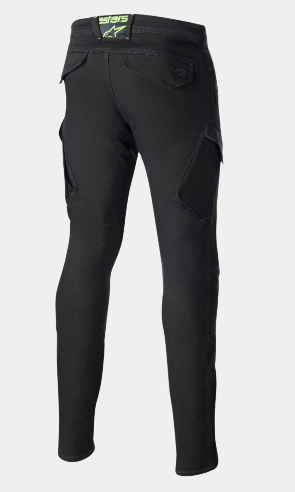 Pantalon de moto technique Alpinestars Caliber Slim Fit, noir, vue arrière mettant en évidence la coupe ajustée et fuselée, les poches cargo de style combat et les poches arrière à rabat avec un écusson de logo vert citron sur la ceinture.