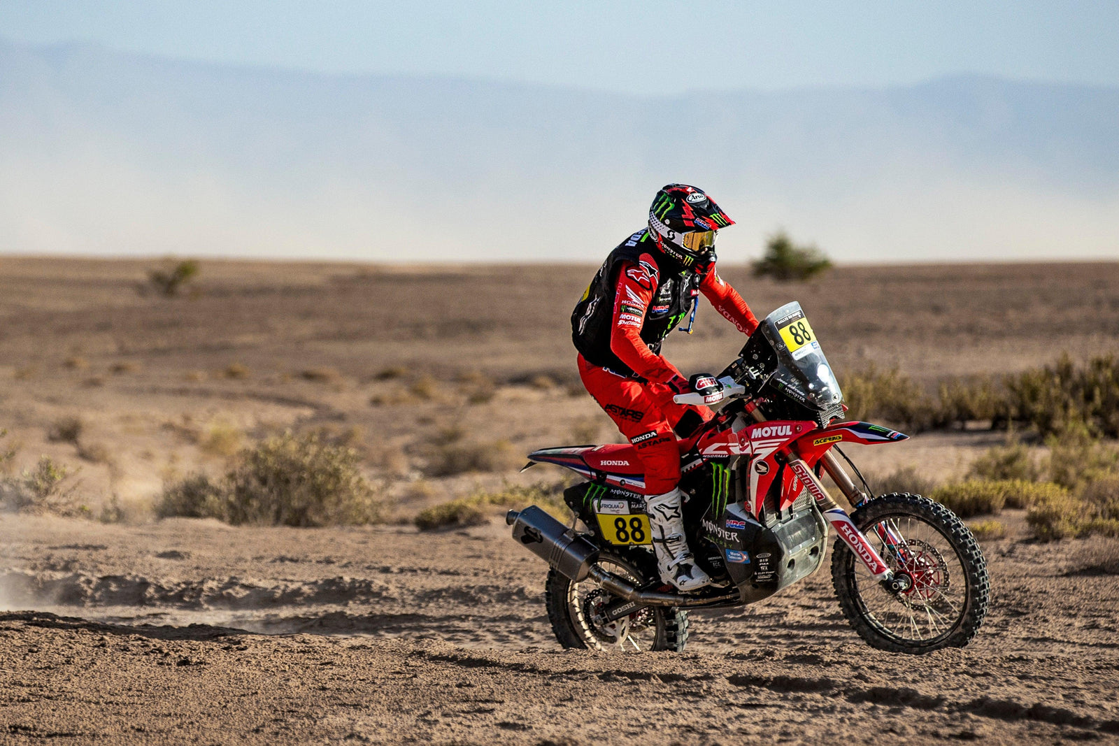 Alpinestars Podium-Lock-Out als Joan BARREDA in der ersten Stufe von Rallye du Maroc siegreich ist