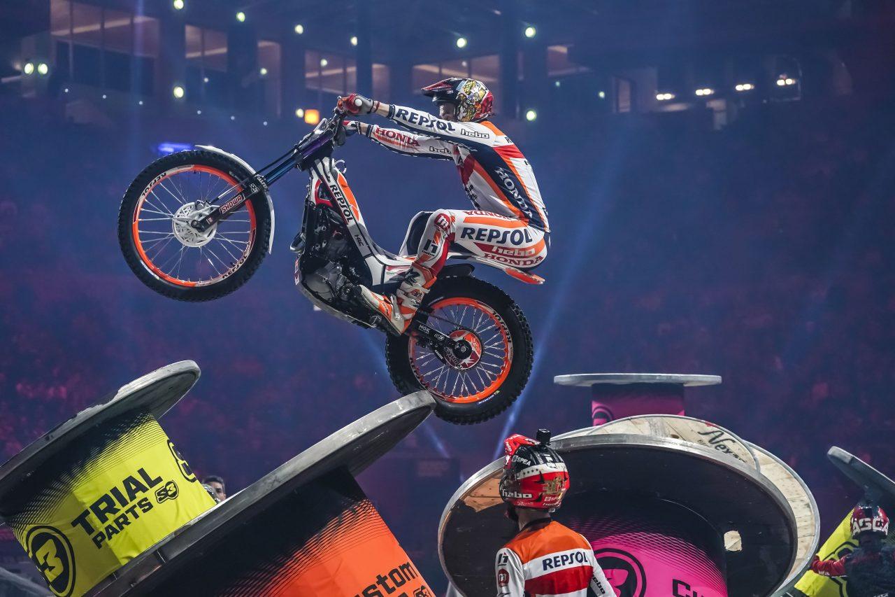 Toni Bou lance la saison des X-Trial '23 avec une victoire à l'ouverture à Barcelone, en Espagne