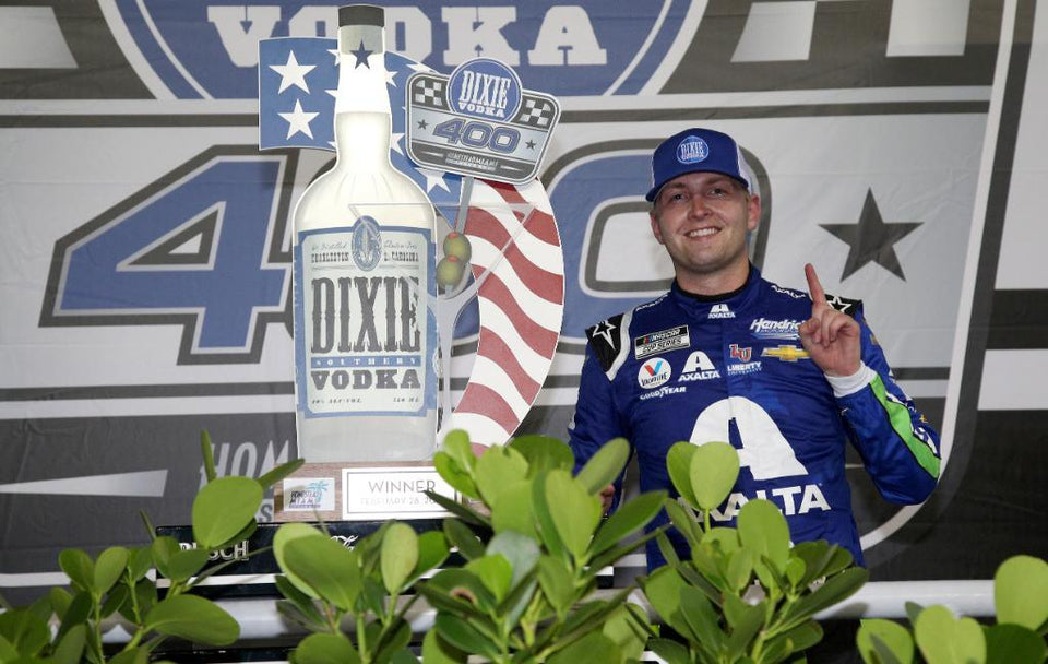 Hart auflädt William Byron raucht den Wettbewerb, um NASCAR auf dem Homestead-Miami Speedway zu gewinnen