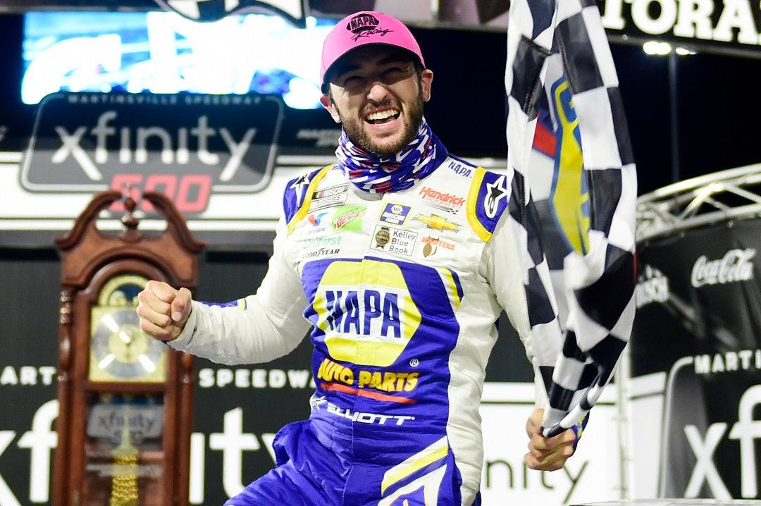 Chase Elliott stürmt zum NASCAR XFINITY 500 Sieg auf dem Martinsville Speedway