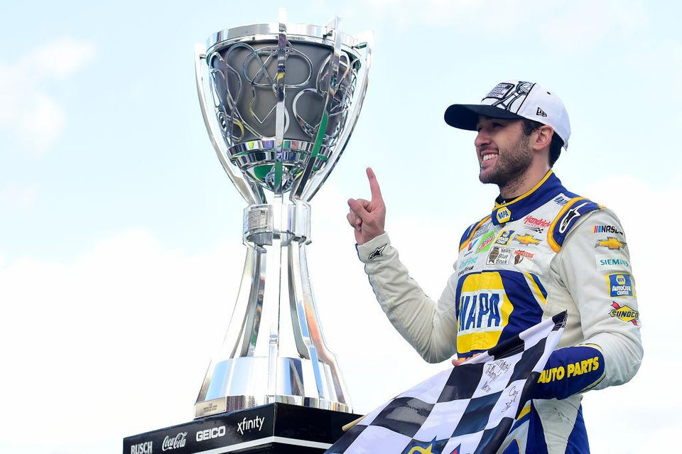 Chase Elliott gewinnt auf dem Phoenix Raceway Maiden Nascar Cup Series Championship Crown